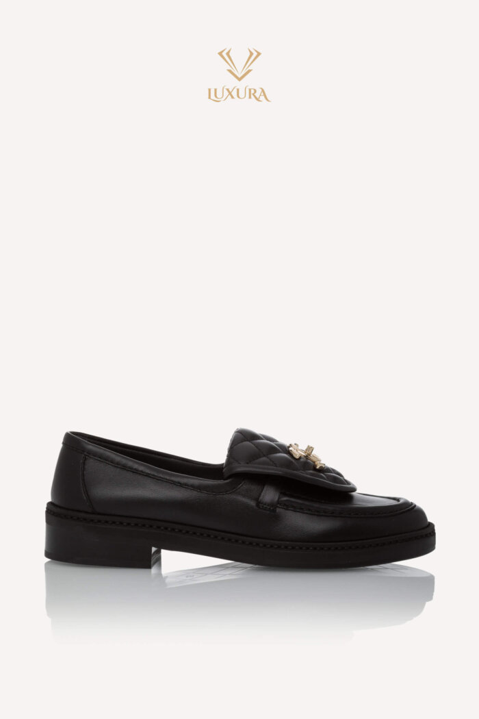 <span style="font-size: 10px;letter-spacing: .15em">HARD TO FIND</span><br><strong> CHANEL </strong><br><div style="margin-top:10px;font-size:16px">Black Leather Turnlock Loafers 35</div><br>