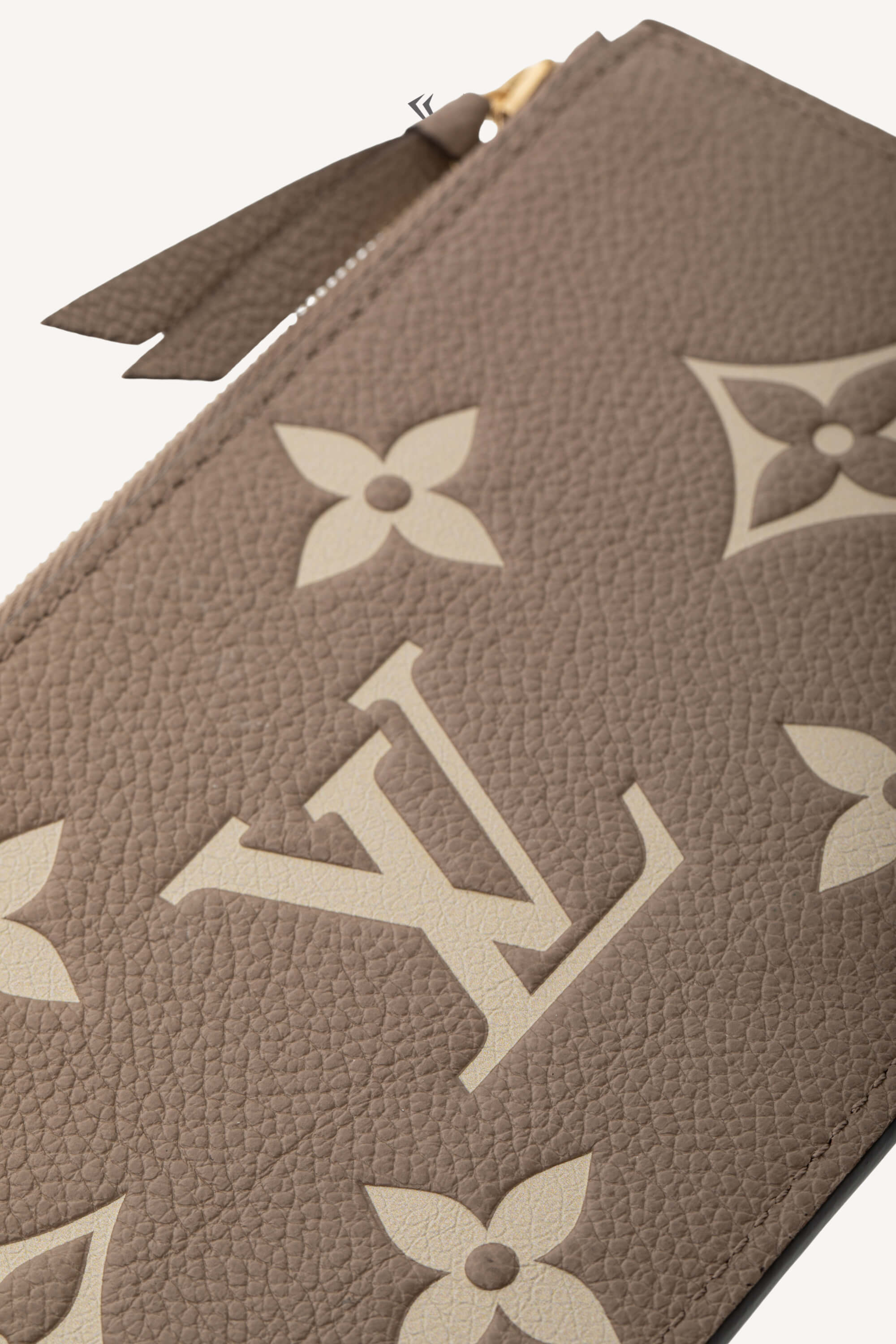 Genti de designeri pre-owned | IN TRENDING LOUIS VUITTON Felicie Pochete Monogram Empreinte Leather Dove Cream M82610