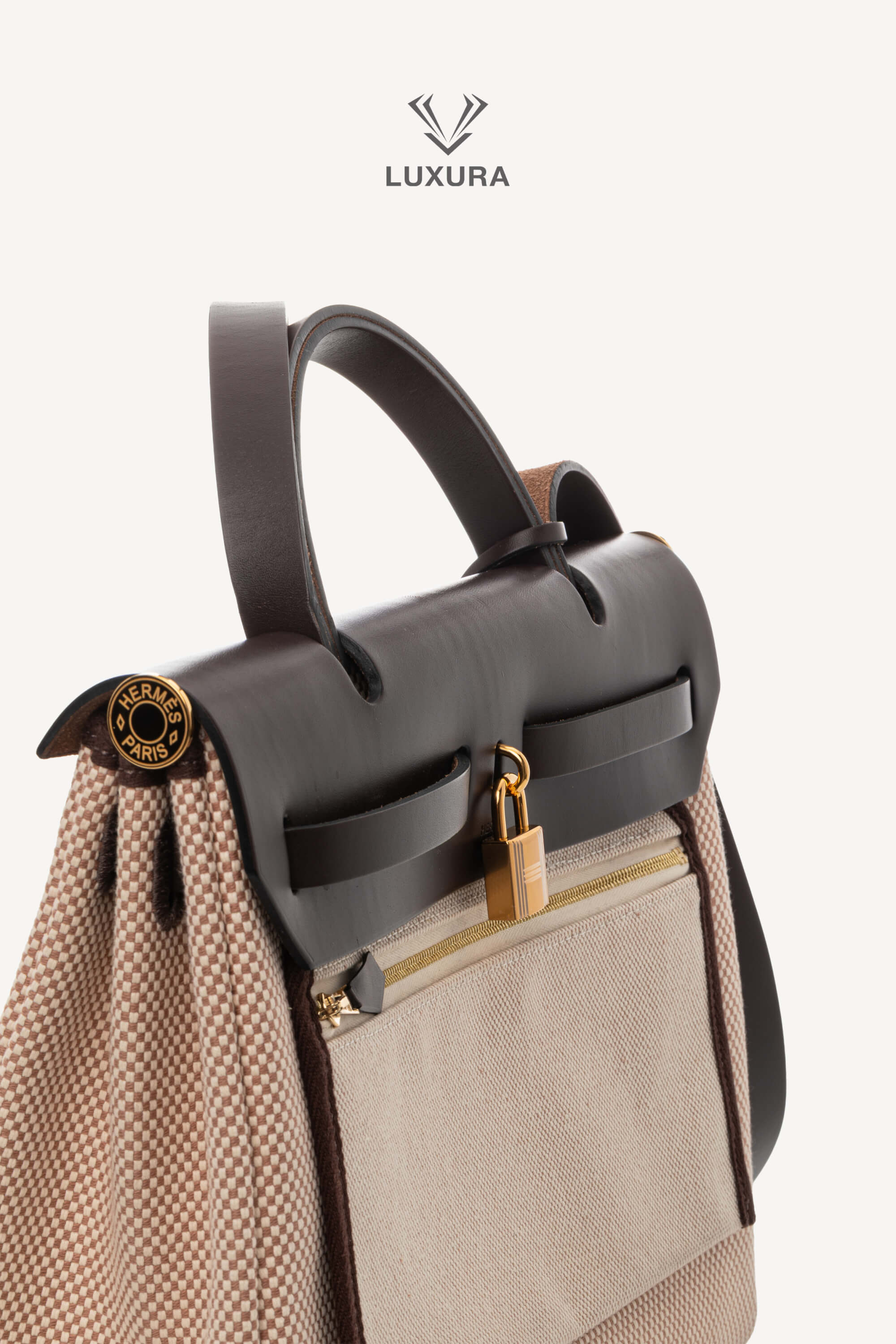 <span style="font-size: 10px;letter-spacing: .15em">BEST DEAL</span><br> <strong>HERMES</strong><br> <div style="margin-top:10px;font-size:16px">Hunter Criss Viking Herbag Zip Retourne 31 PM Rouge Sellier</div><br> - Image 8