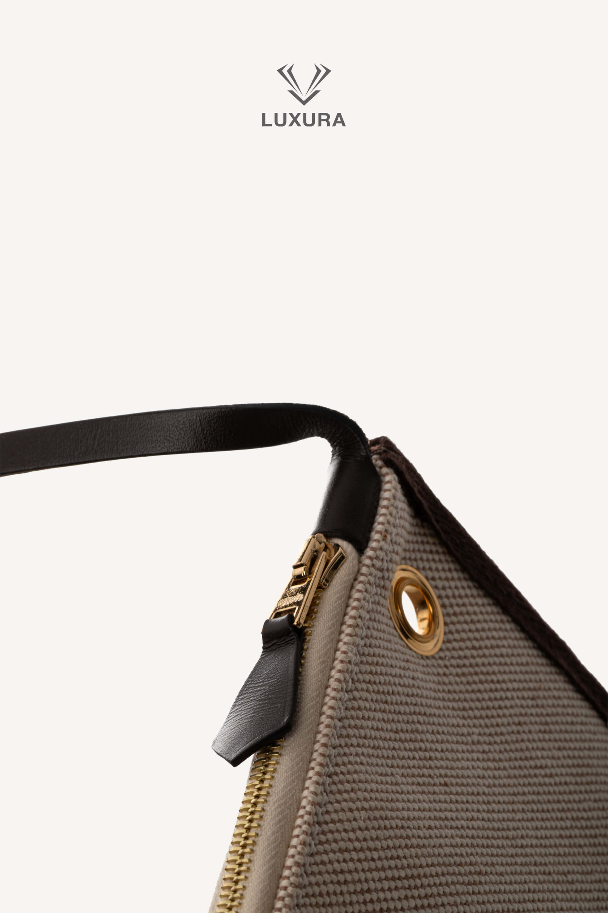 <span style="font-size: 10px;letter-spacing: .15em">BEST DEAL</span><br> <strong>HERMES</strong><br> <div style="margin-top:10px;font-size:16px">Hunter Criss Viking Herbag Zip Retourne 31 PM Rouge Sellier</div><br> - Image 31