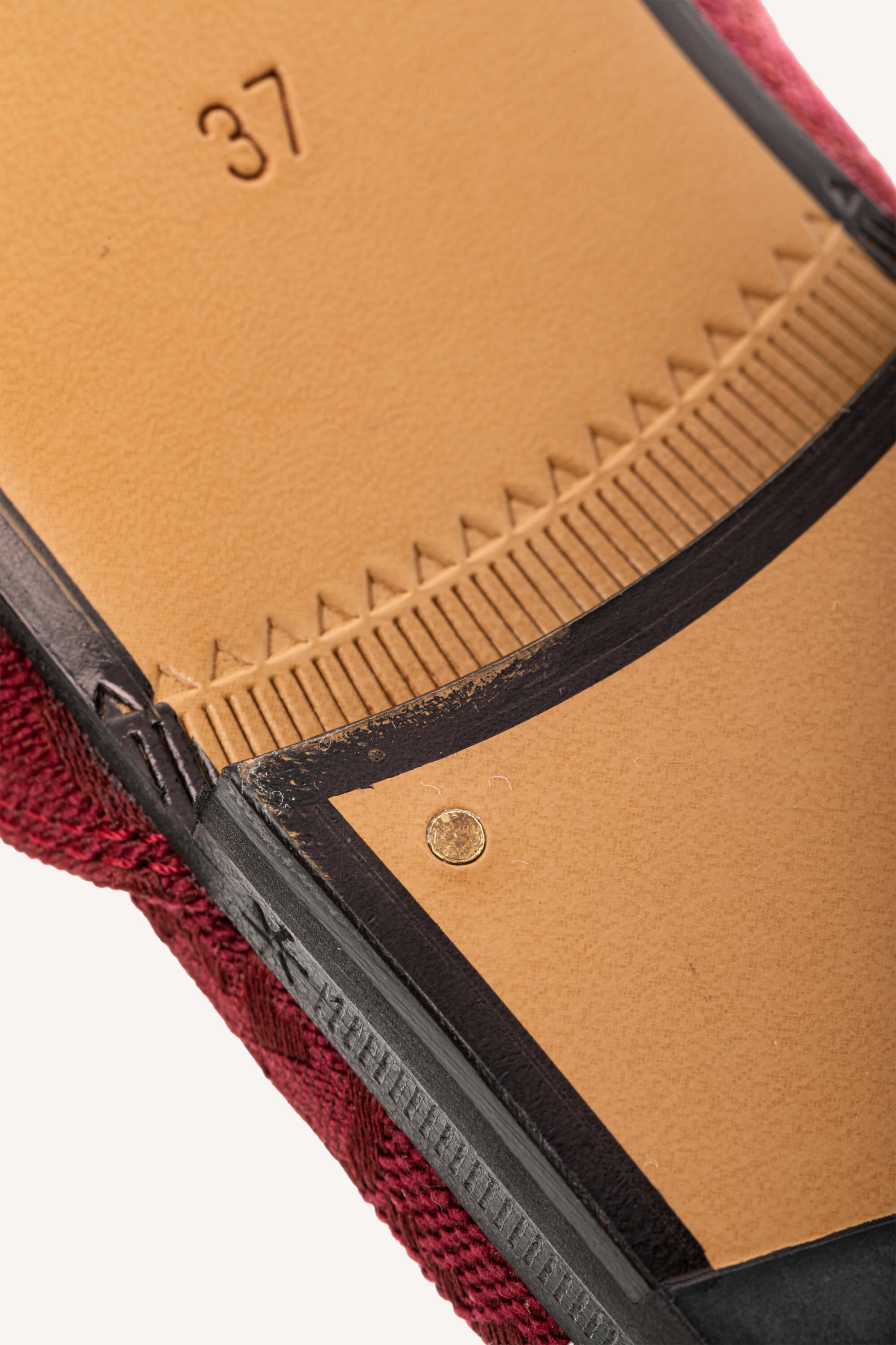 <span style="font-size: 10px;letter-spacing: .15em">BEST DEAL</span><br> <strong>GUCCI</strong><br> <div style="margin-top:10px;font-size:16px">GG Monogram Canvas Princetown Slippers Rosso Ancora 37</div><br> - Image 15
