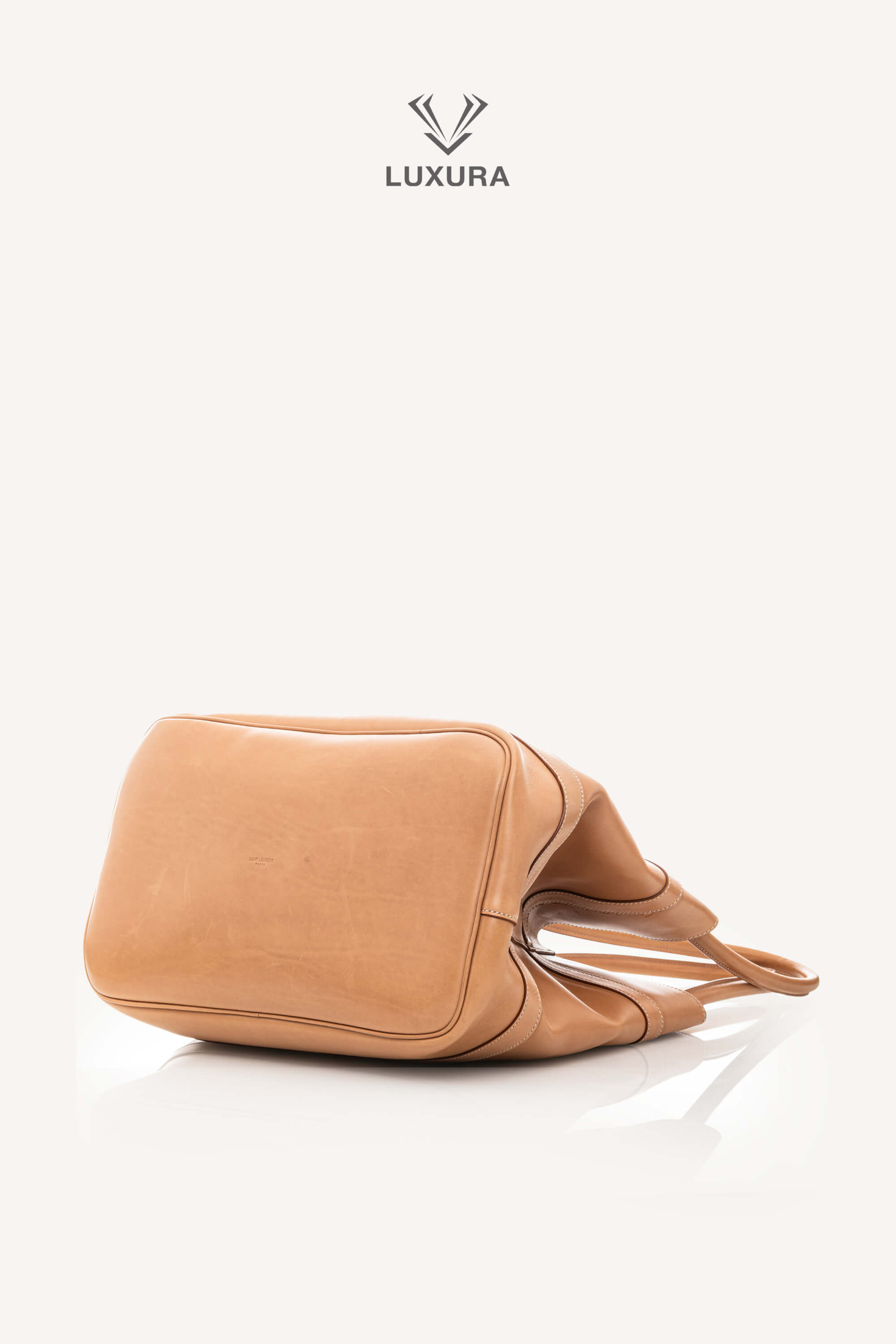 <span style="font-size: 10px;letter-spacing: .15em">BEST DEAL</span><br> <strong>SAINT LAURENT</strong><br> <div style="margin-top:10px;font-size:16px">Rive Gauche Large Tote Bag Beige</div><br> - Image 19