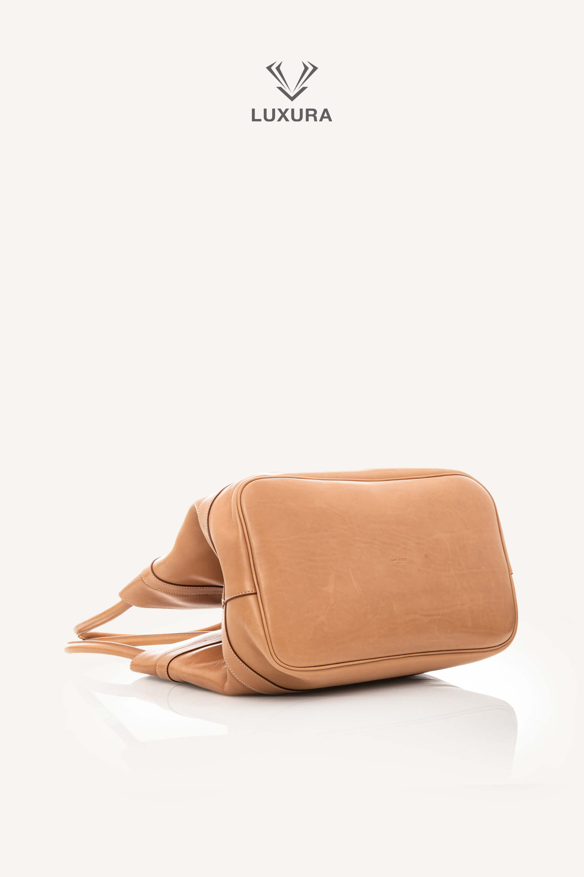 <span style="font-size: 10px;letter-spacing: .15em">BEST DEAL</span><br> <strong>SAINT LAURENT</strong><br> <div style="margin-top:10px;font-size:16px">Rive Gauche Large Tote Bag Beige</div><br> - Image 17
