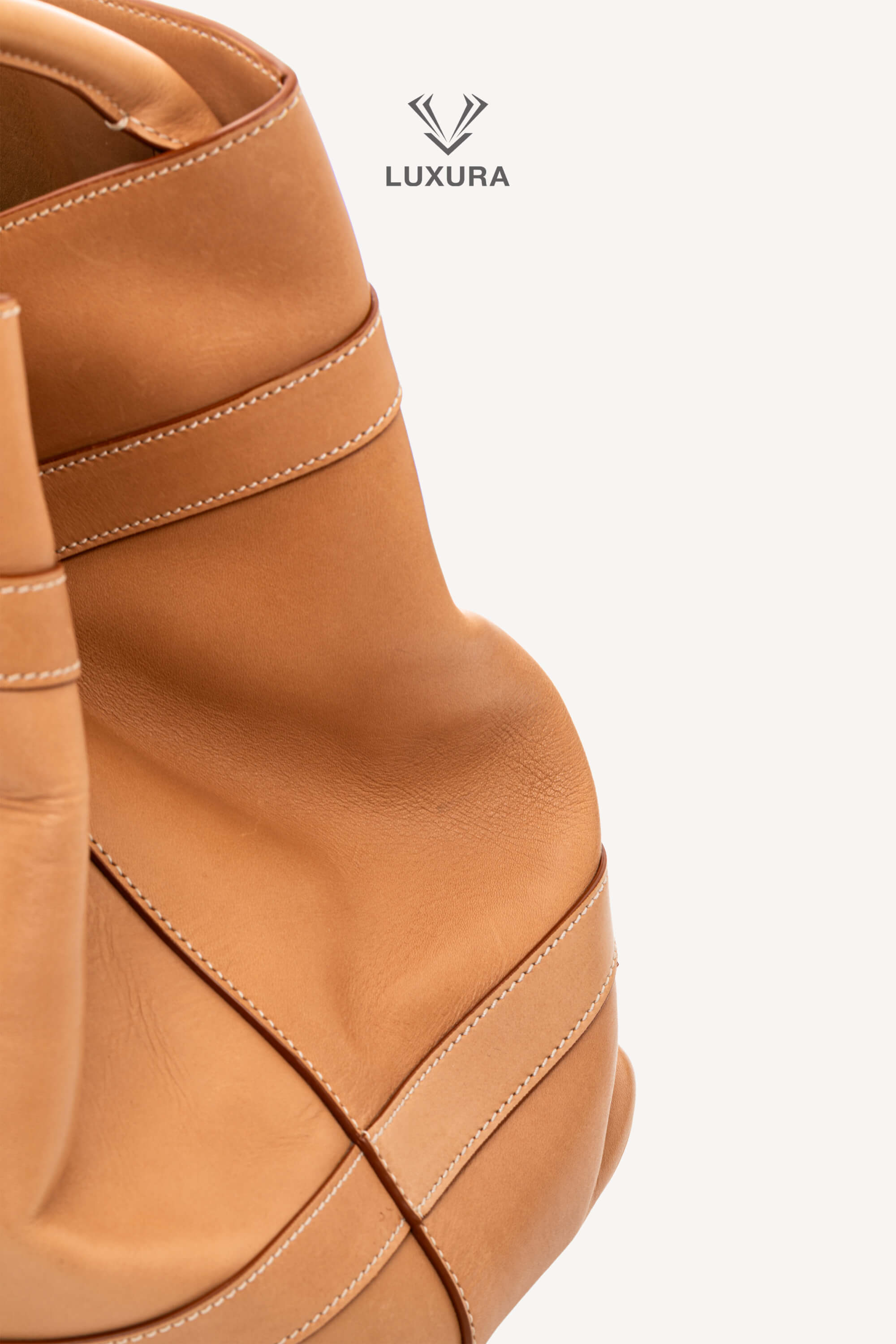 <span style="font-size: 10px;letter-spacing: .15em">BEST DEAL</span><br> <strong>SAINT LAURENT</strong><br> <div style="margin-top:10px;font-size:16px">Rive Gauche Large Tote Bag Beige</div><br> - Image 11