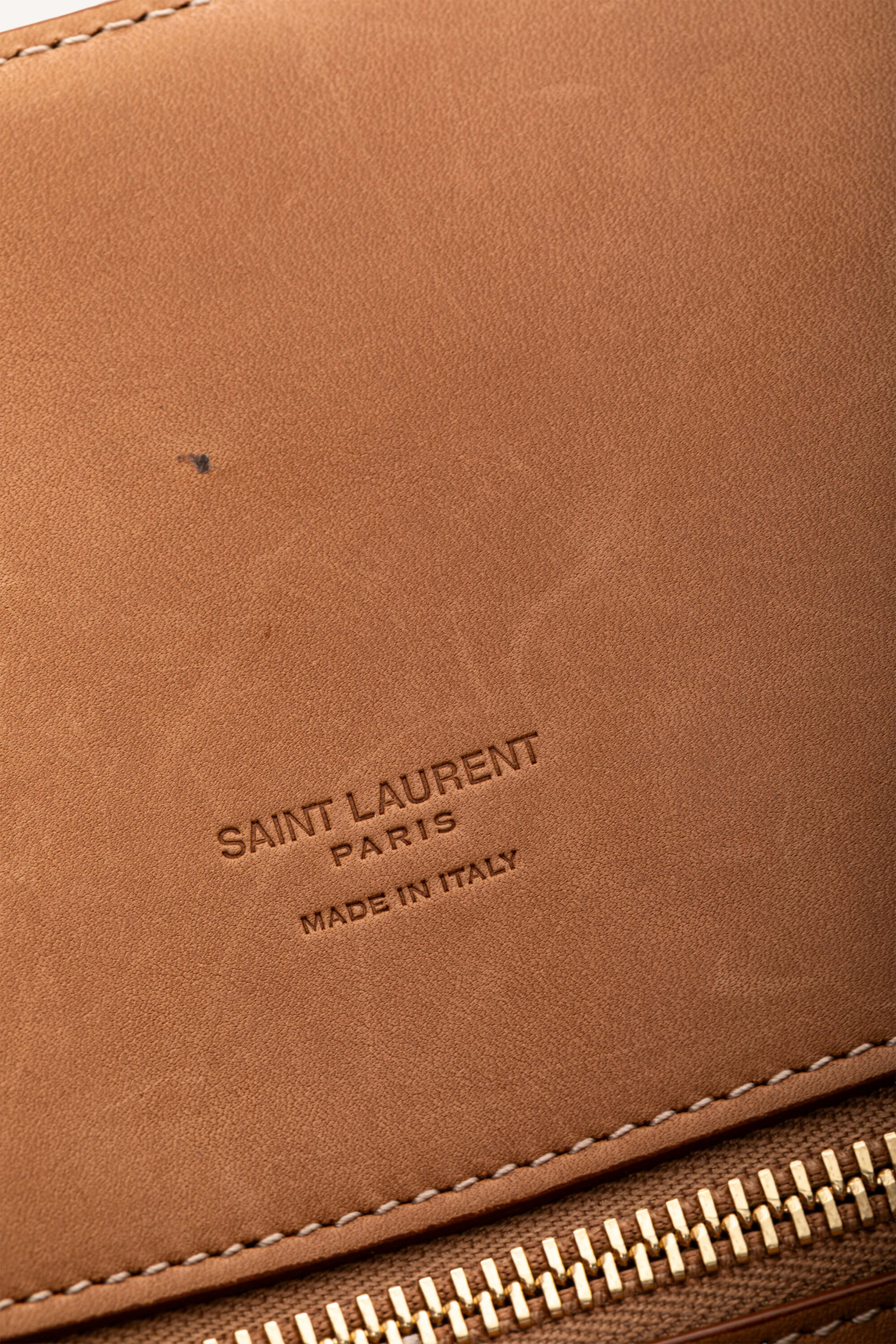 <span style="font-size: 10px;letter-spacing: .15em">BEST DEAL</span><br> <strong>SAINT LAURENT</strong><br> <div style="margin-top:10px;font-size:16px">Rive Gauche Large Tote Bag Beige</div><br> - Image 9