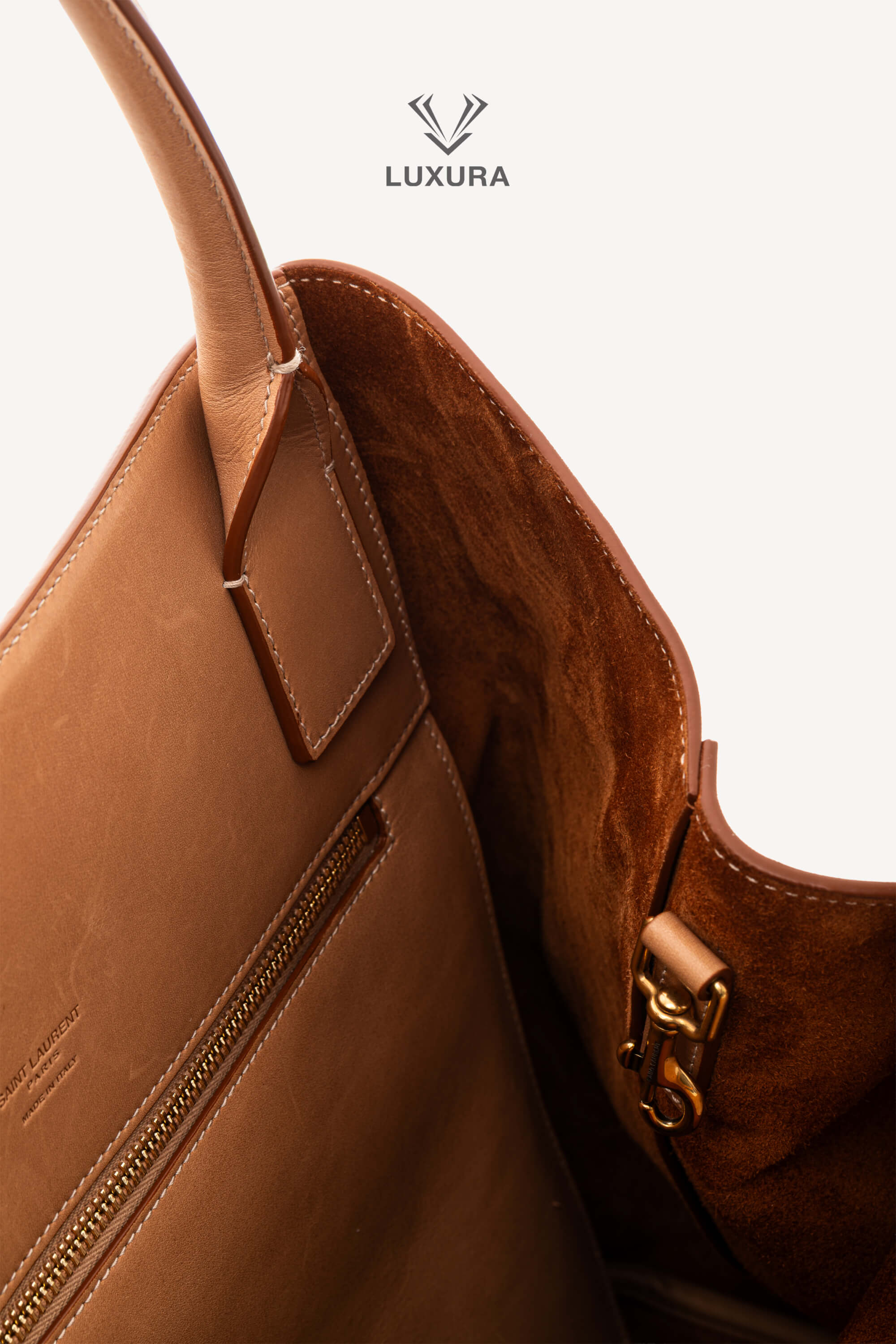 <span style="font-size: 10px;letter-spacing: .15em">BEST DEAL</span><br> <strong>SAINT LAURENT</strong><br> <div style="margin-top:10px;font-size:16px">Rive Gauche Large Tote Bag Beige</div><br> - Image 8
