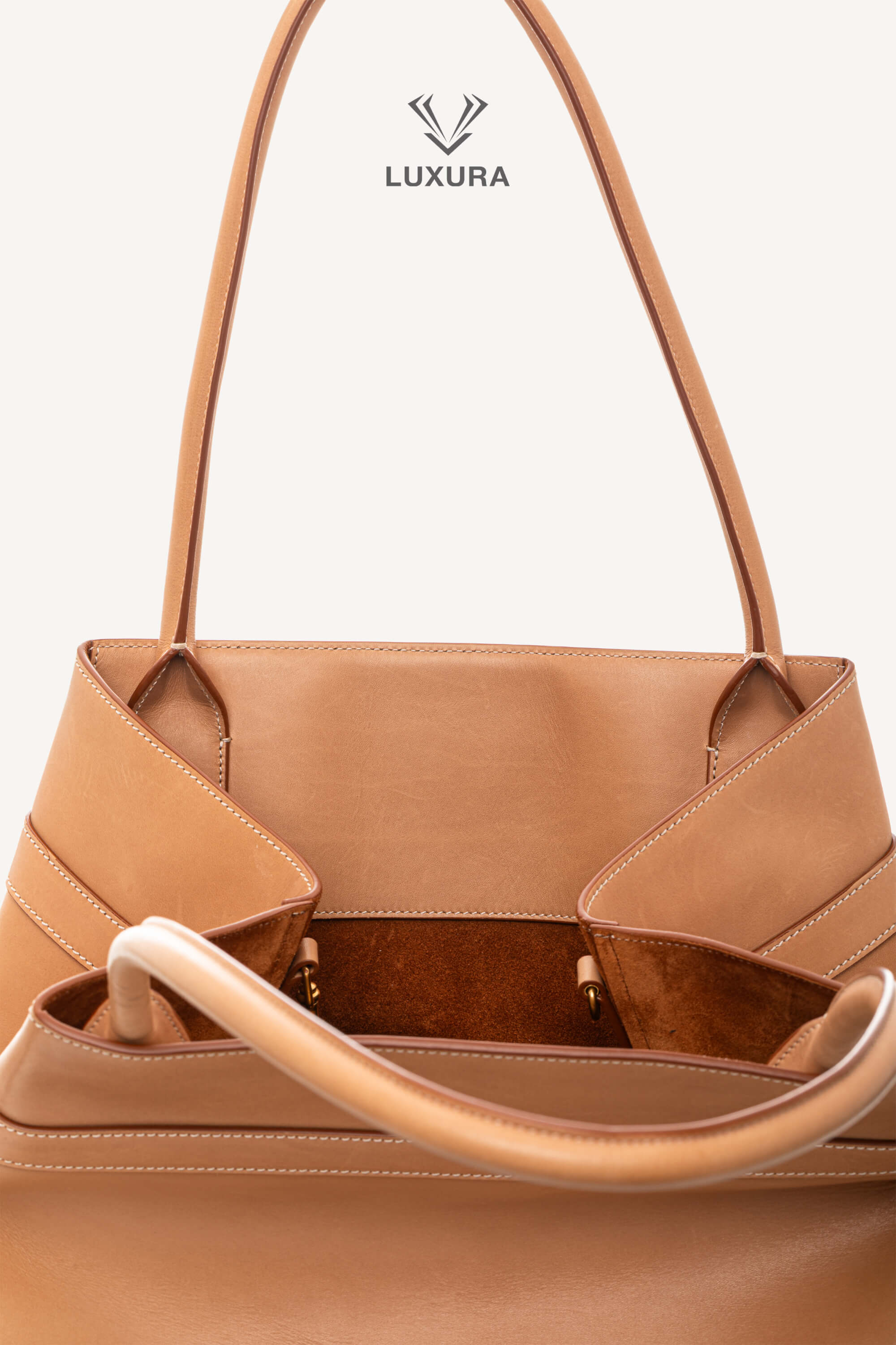 <span style="font-size: 10px;letter-spacing: .15em">BEST DEAL</span><br> <strong>SAINT LAURENT</strong><br> <div style="margin-top:10px;font-size:16px">Rive Gauche Large Tote Bag Beige</div><br> - Image 7