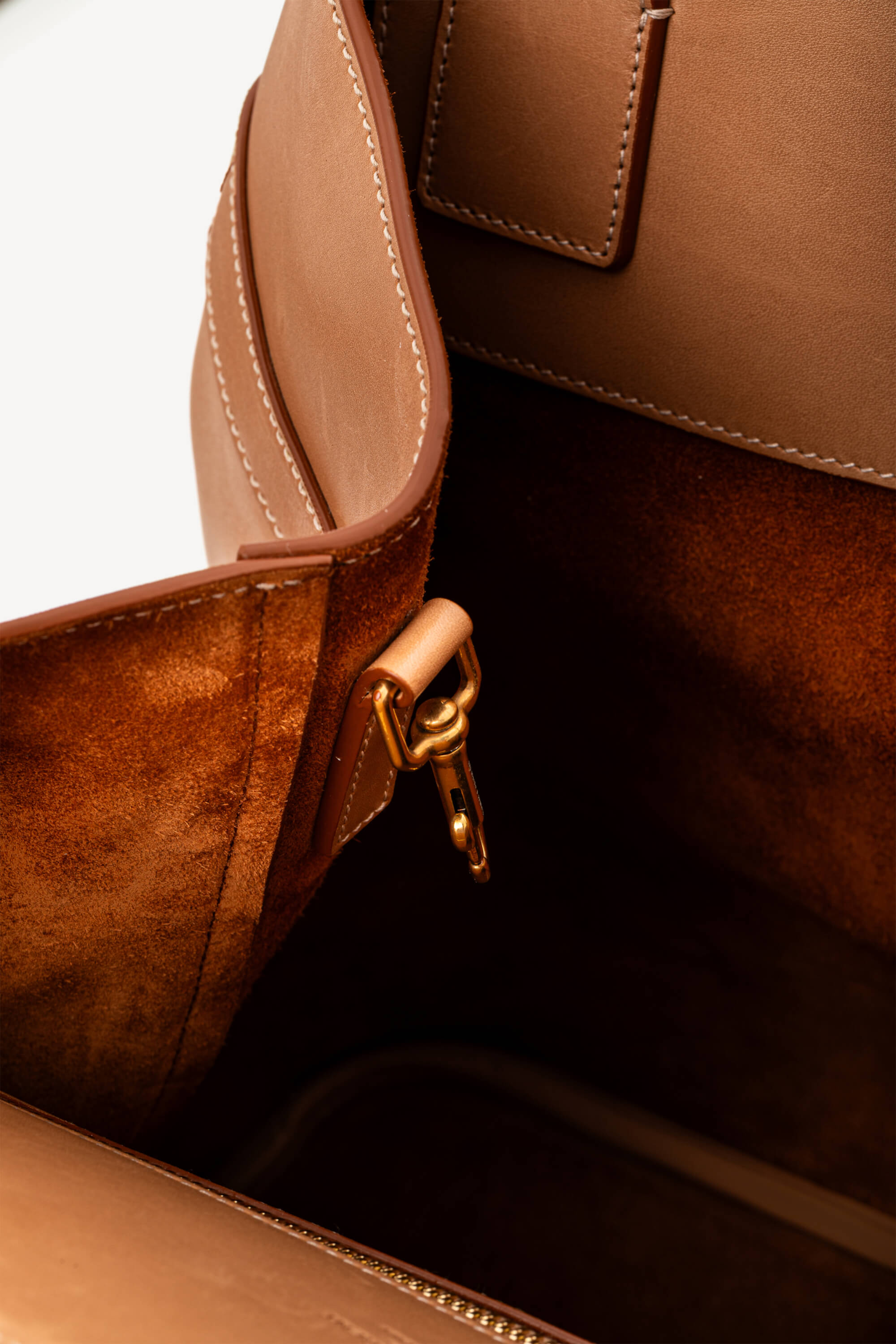 <span style="font-size: 10px;letter-spacing: .15em">BEST DEAL</span><br> <strong>SAINT LAURENT</strong><br> <div style="margin-top:10px;font-size:16px">Rive Gauche Large Tote Bag Beige</div><br> - Image 6