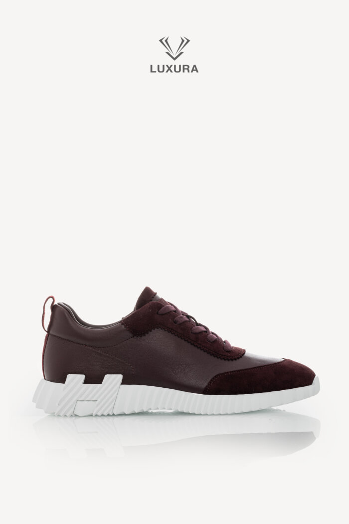 <span style="font-size: 10px;letter-spacing: .15em">HARD TO FIND</span><br>            <strong>HERMES</strong><br>            <div style="margin-top:10px;font-size:16px">Bouncing Sneaker in Calfskin and Suede Goatskin Bordeaux 42</div><br>