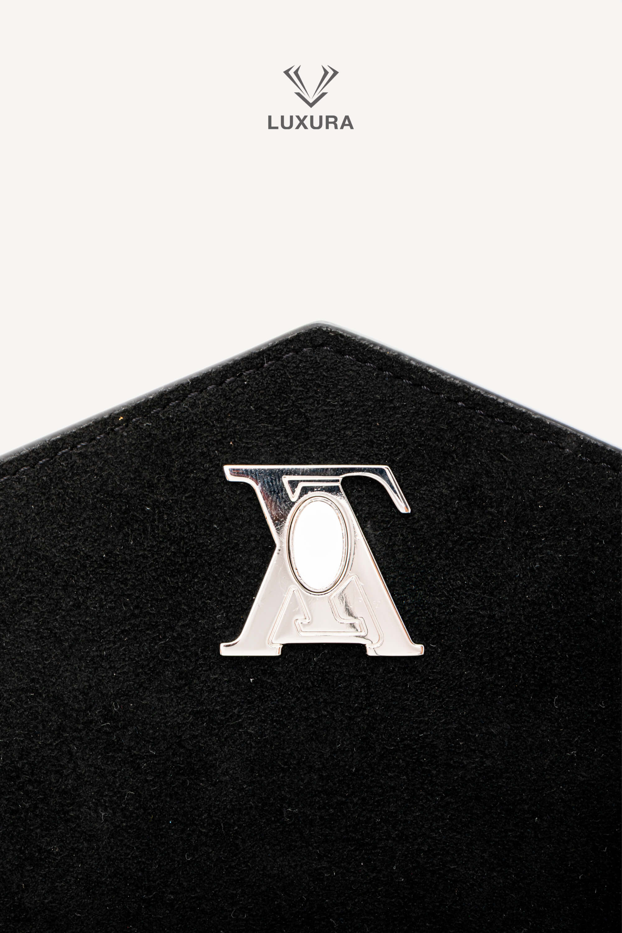 <span style="font-size: 10px;letter-spacing: .15em"></span><br>            <strong>LOUIS VUITTON</strong><br>            <div style="margin-top:10px;font-size:16px">Soft Calfskin My Lockme Chain Pochete Black M63926</div><br> - Image 15
