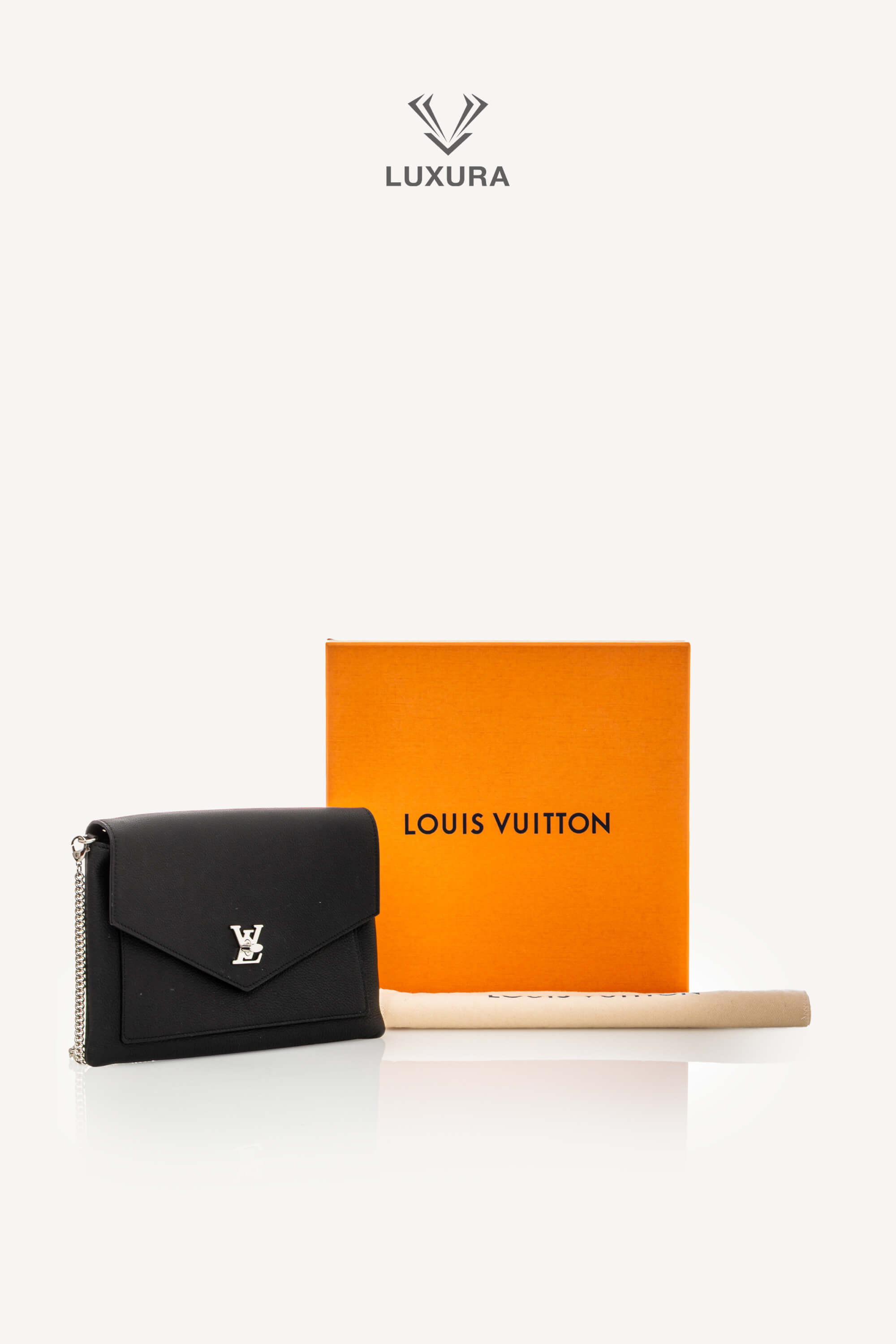<span style="font-size: 10px;letter-spacing: .15em"></span><br>            <strong>LOUIS VUITTON</strong><br>            <div style="margin-top:10px;font-size:16px">Soft Calfskin My Lockme Chain Pochete Black M63926</div><br> - Image 2