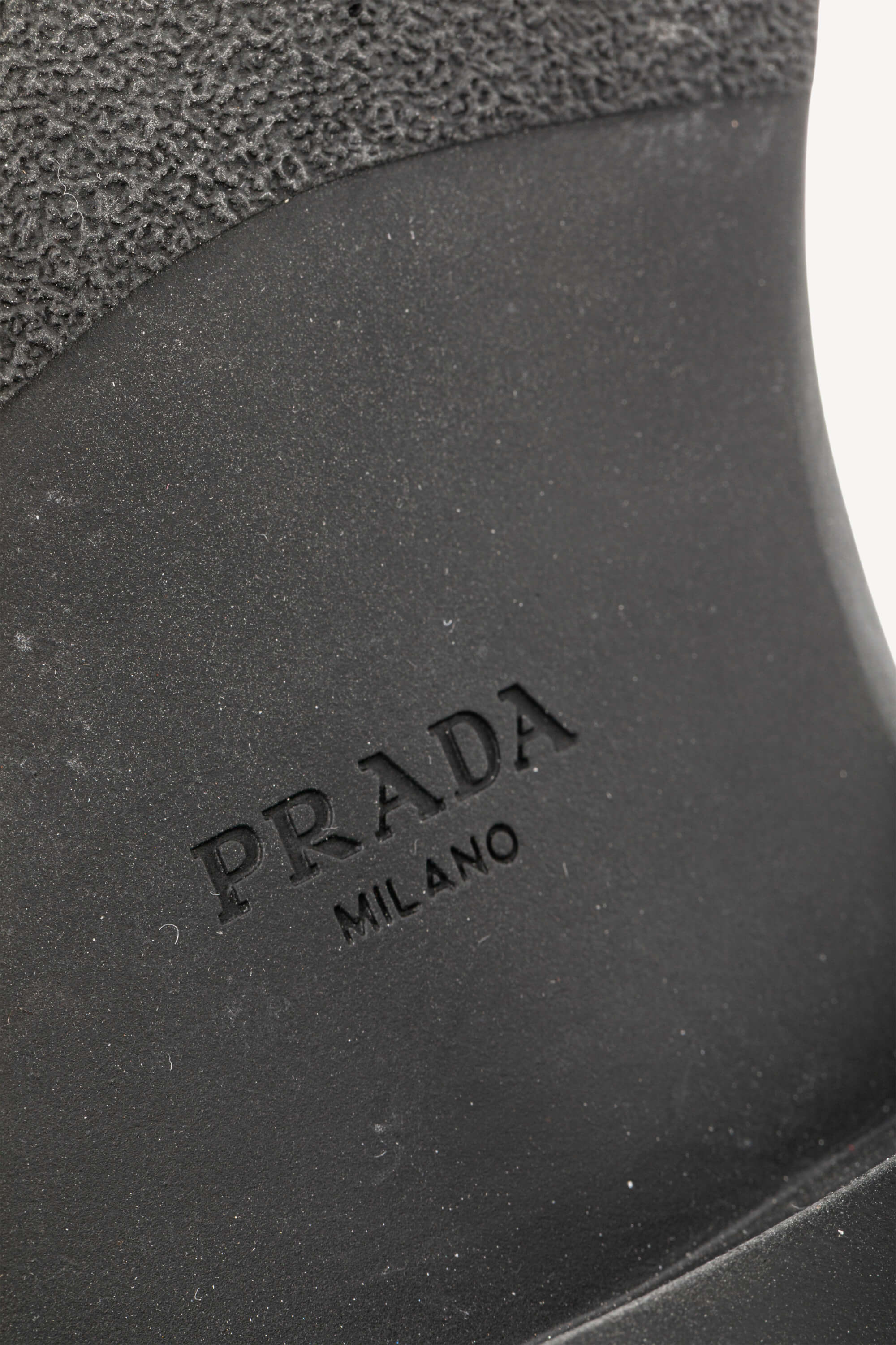 <span style="font-size: 10px;letter-spacing: .15em">BEST DEAL</span><br> <strong>PRADA</strong><br> <div style="margin-top:10px;font-size:16px">Chocolate Brushed Leather Loafers Black 38</div><br> - Image 19