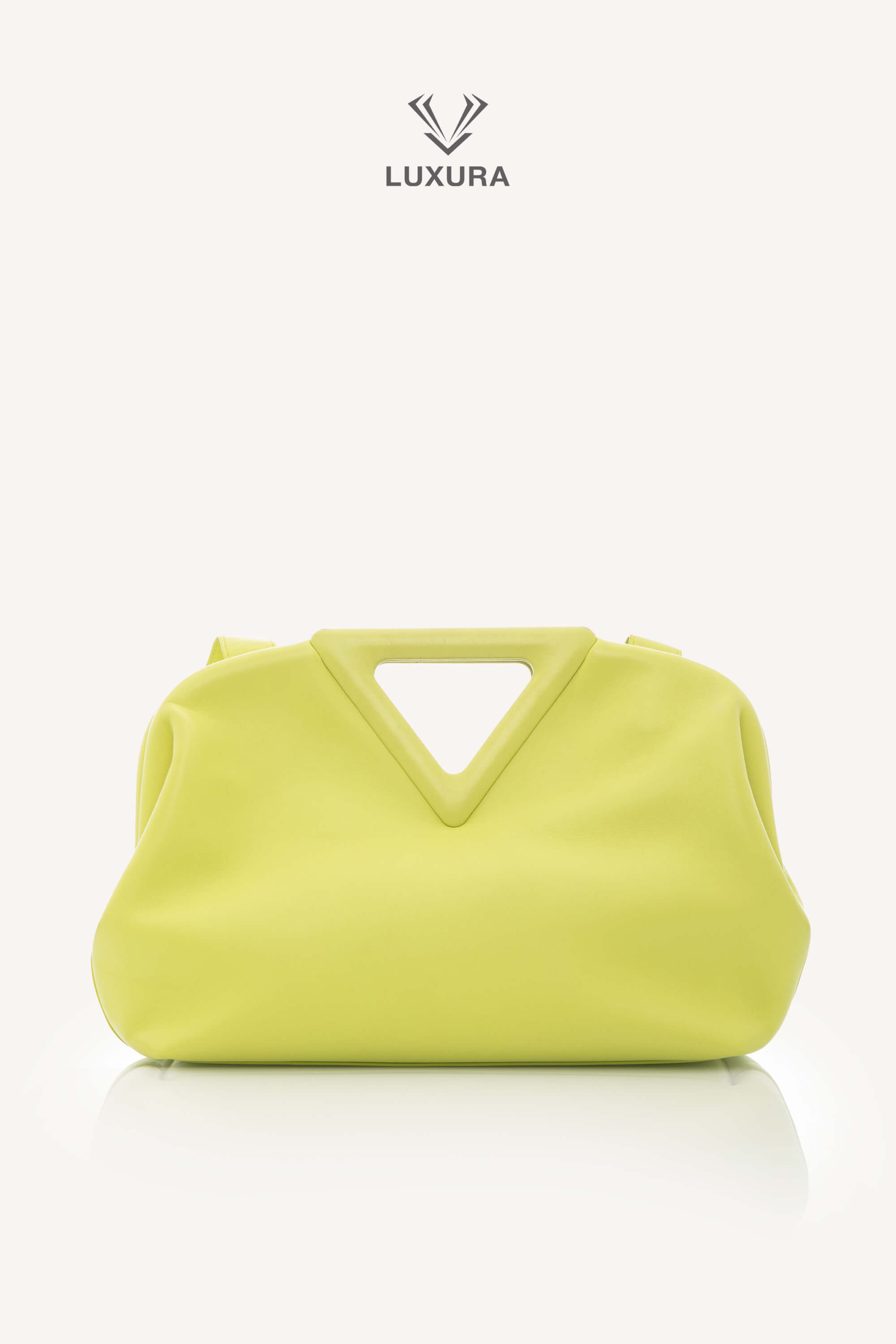 <span style="font-size: 10px; color: rgb(101, 101, 101);letter-spacing: .15em;">HARD TO FIND</span><br><strong> BOTTEGA VENETA </strong><br><div style="margin-top:10px; font-size:16px;"> Calfskin Medium The Point Triangle Bag </div><br> - Image 17