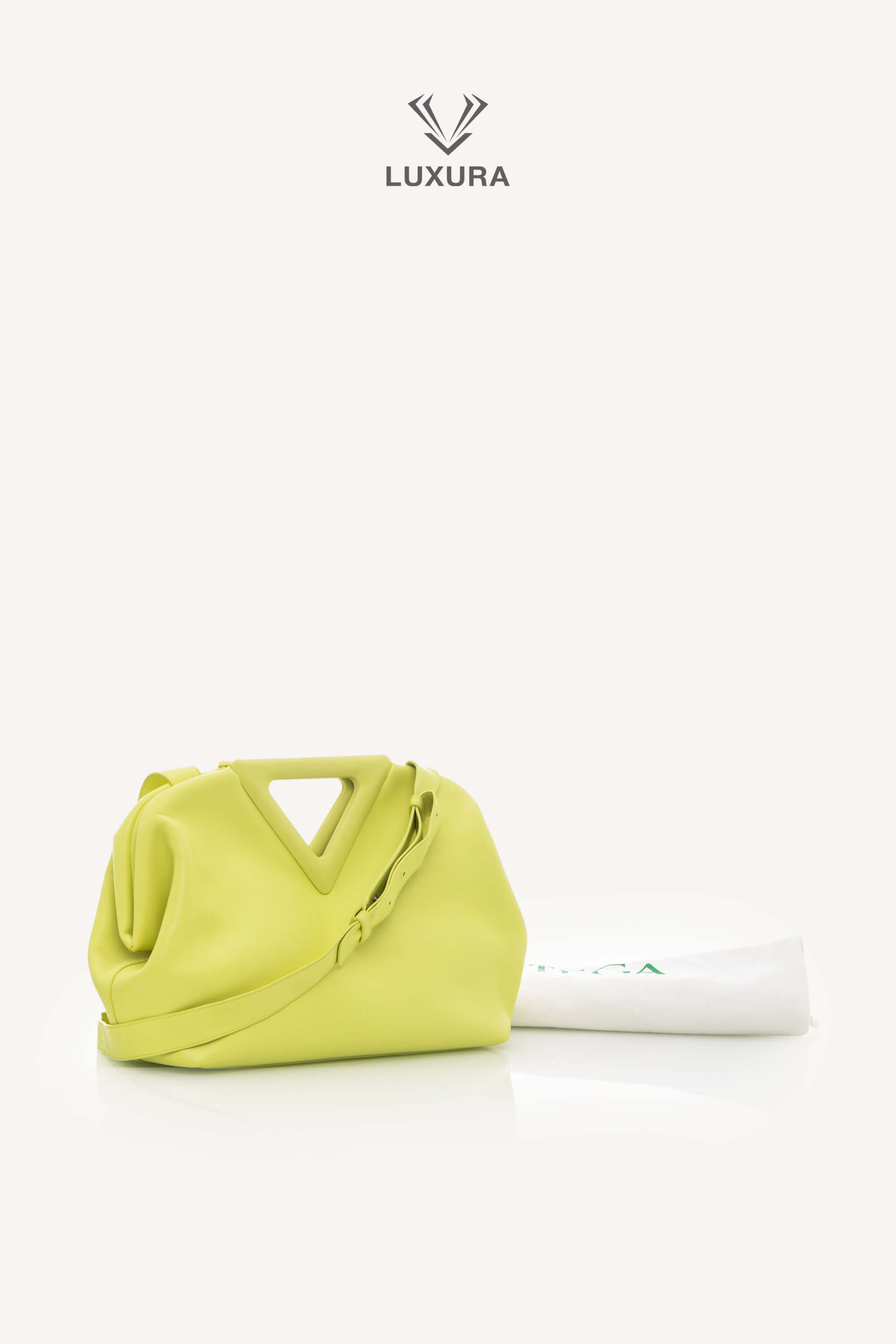 <span style="font-size: 10px; color: rgb(101, 101, 101);letter-spacing: .15em;">HARD TO FIND</span><br><strong> BOTTEGA VENETA </strong><br><div style="margin-top:10px; font-size:16px;"> Calfskin Medium The Point Triangle Bag </div><br> - Image 2