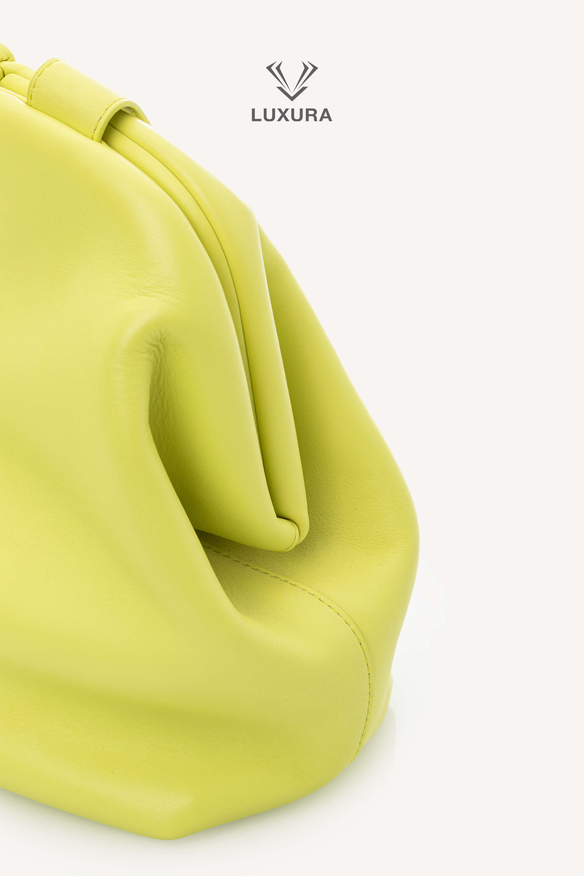 <span style="font-size: 10px; color: rgb(101, 101, 101);letter-spacing: .15em;">HARD TO FIND</span><br><strong> BOTTEGA VENETA </strong><br><div style="margin-top:10px; font-size:16px;"> Calfskin Medium The Point Triangle Bag </div><br> - Image 8