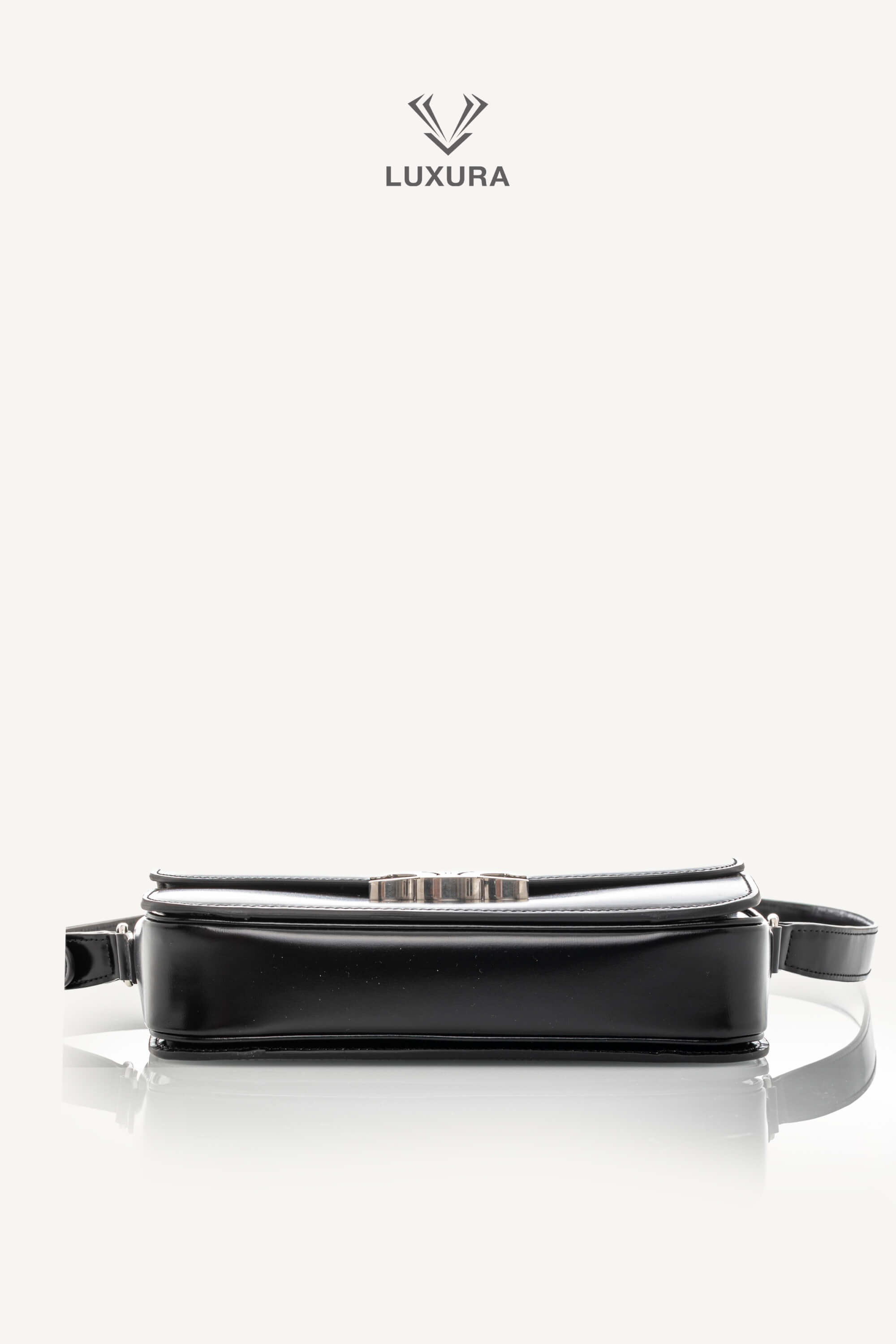 <span style="font-size: 10px;letter-spacing: .15em">BEST DEAL</span><br> <strong>CELINE</strong><br> <div style="margin-top:10px;font-size:16px">Classique Triomphe Bag In Shiny Calfskin Black</div><br> - Image 28
