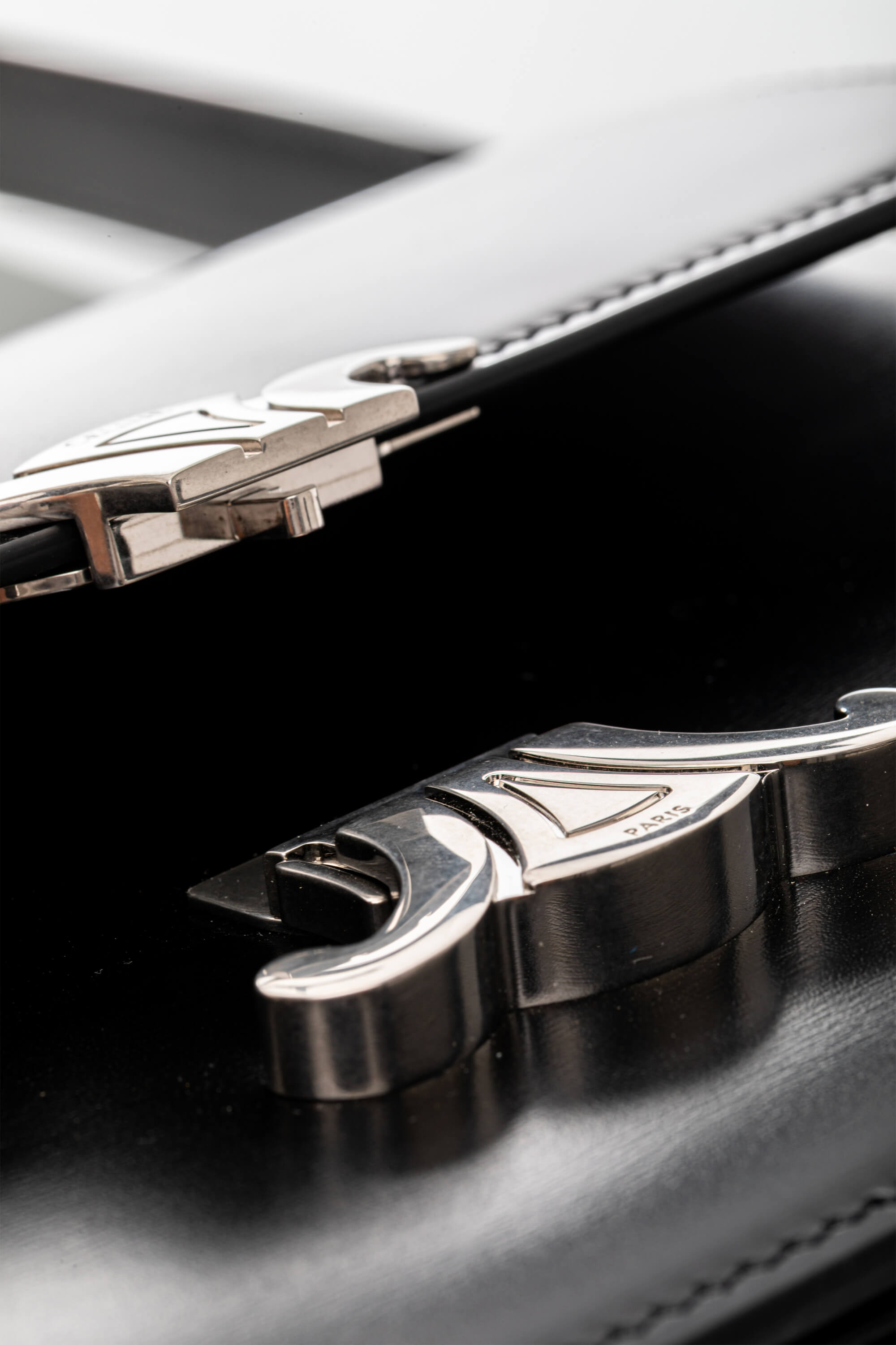 <span style="font-size: 10px;letter-spacing: .15em">BEST DEAL</span><br> <strong>CELINE</strong><br> <div style="margin-top:10px;font-size:16px">Classique Triomphe Bag In Shiny Calfskin Black</div><br> - Image 15