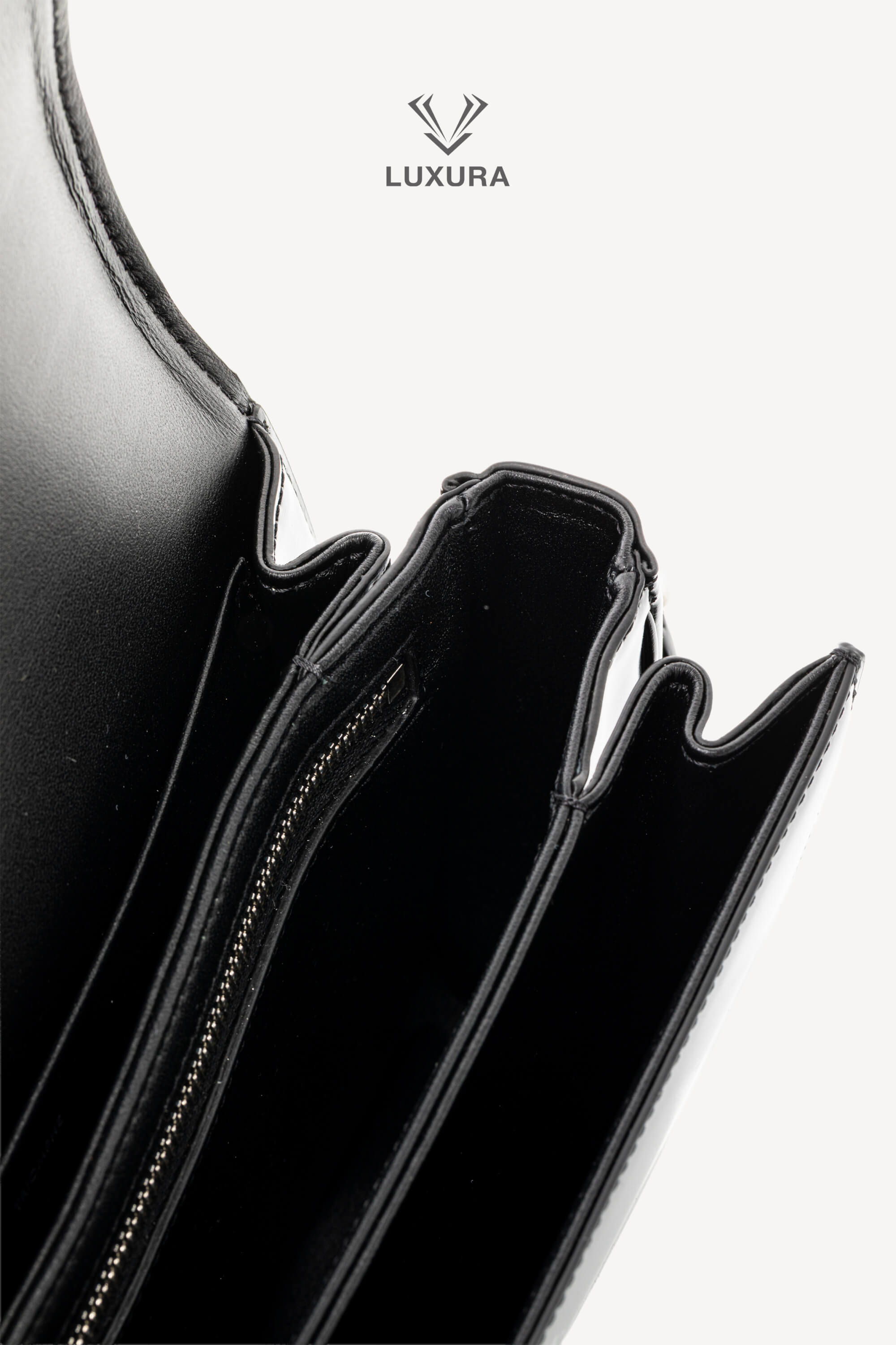 <span style="font-size: 10px;letter-spacing: .15em">BEST DEAL</span><br> <strong>CELINE</strong><br> <div style="margin-top:10px;font-size:16px">Classique Triomphe Bag In Shiny Calfskin Black</div><br> - Image 12