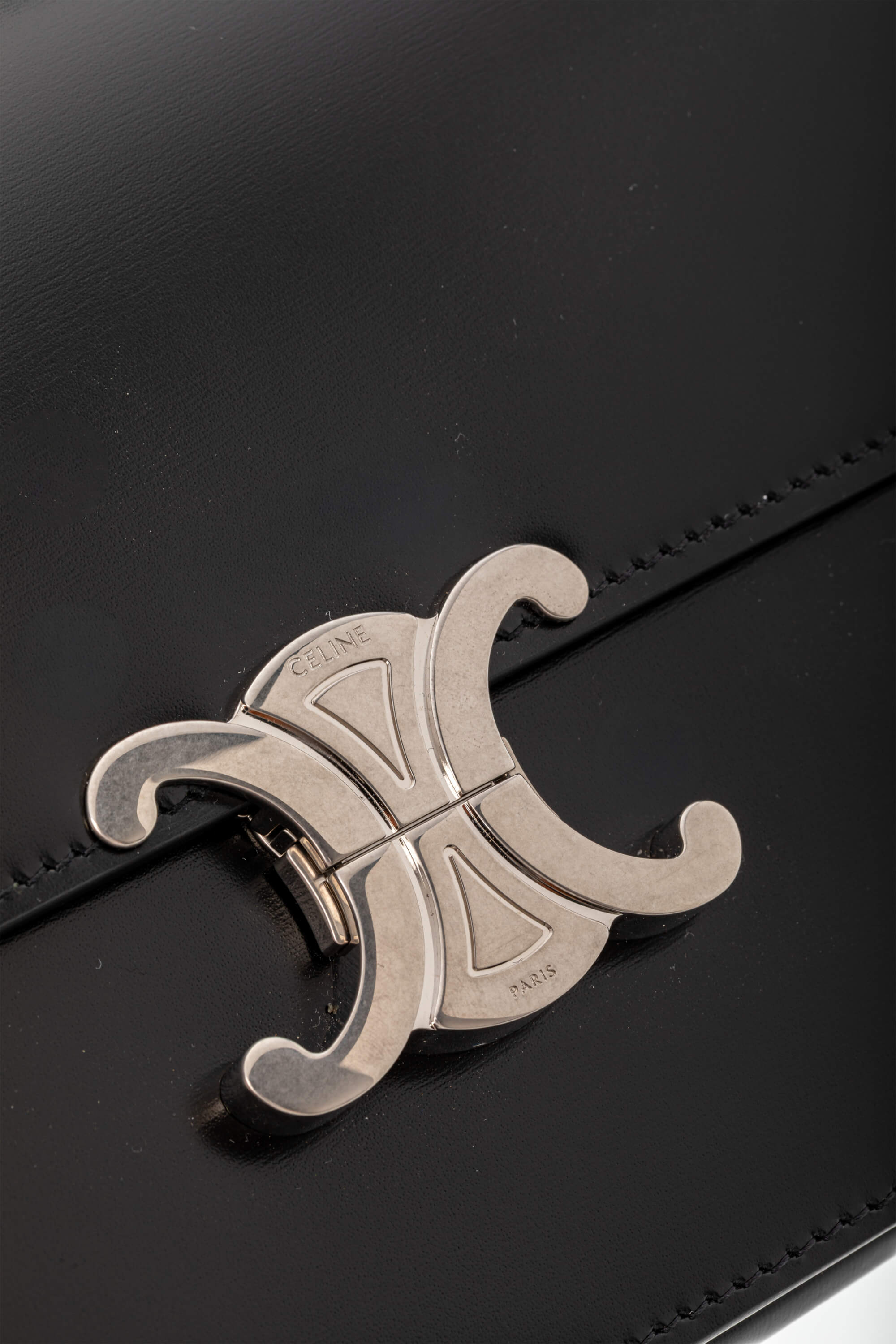 <span style="font-size: 10px;letter-spacing: .15em">BEST DEAL</span><br> <strong>CELINE</strong><br> <div style="margin-top:10px;font-size:16px">Classique Triomphe Bag In Shiny Calfskin Black</div><br> - Image 18