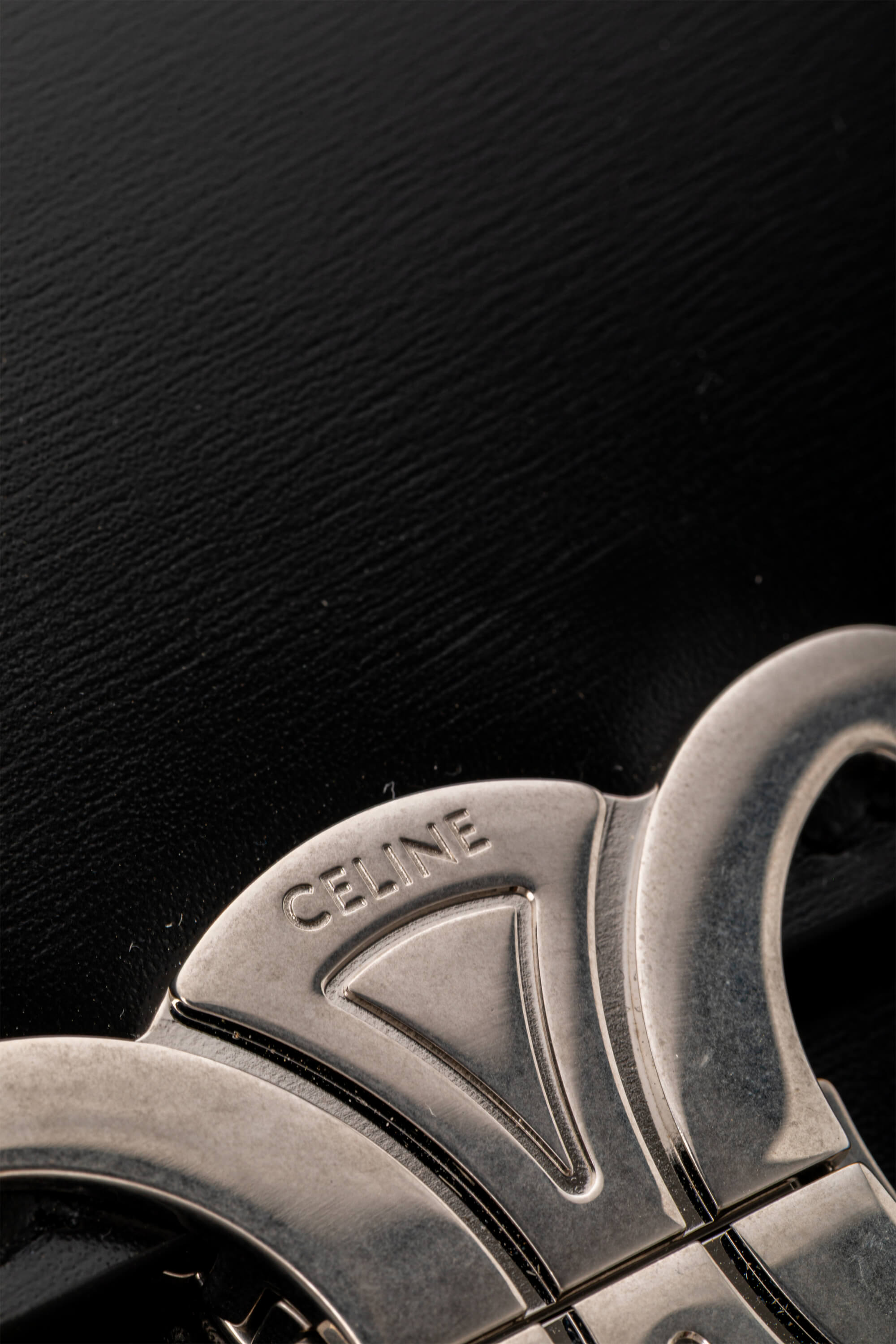 <span style="font-size: 10px;letter-spacing: .15em">BEST DEAL</span><br> <strong>CELINE</strong><br> <div style="margin-top:10px;font-size:16px">Classique Triomphe Bag In Shiny Calfskin Black</div><br> - Image 17