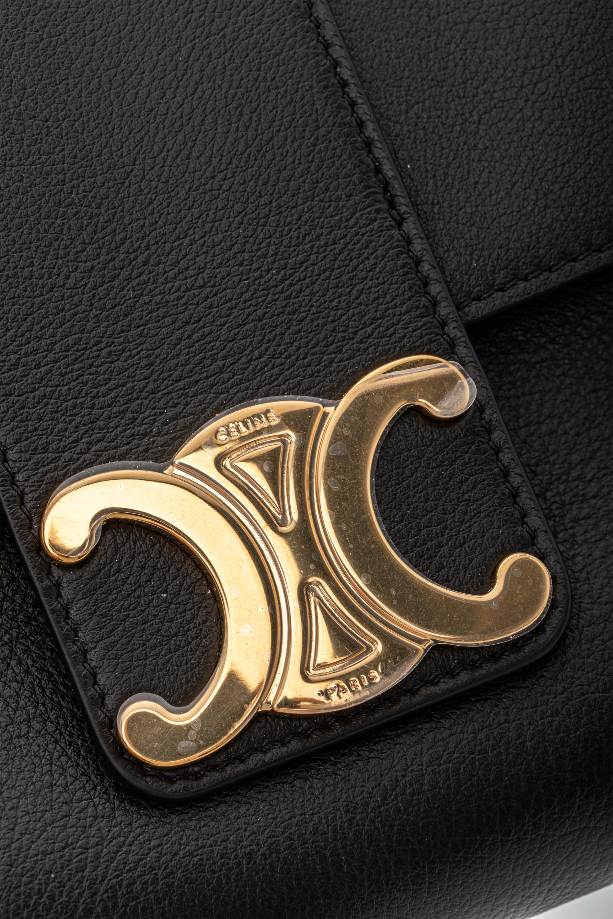 Genti de designeri pre-owned | CELINE Medium Victoire Bag in Supple Calfskin