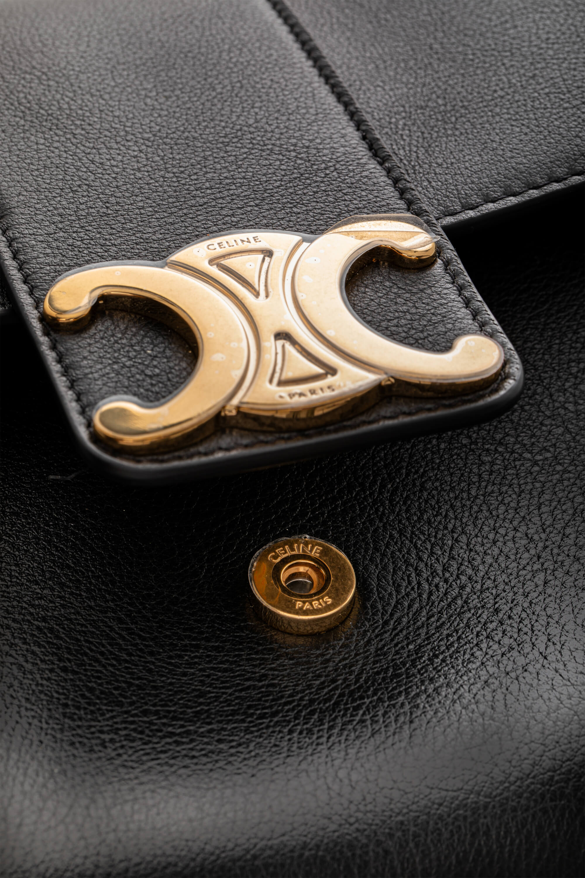 Genti de designeri pre-owned | CELINE Medium Victoire Bag in Supple Calfskin