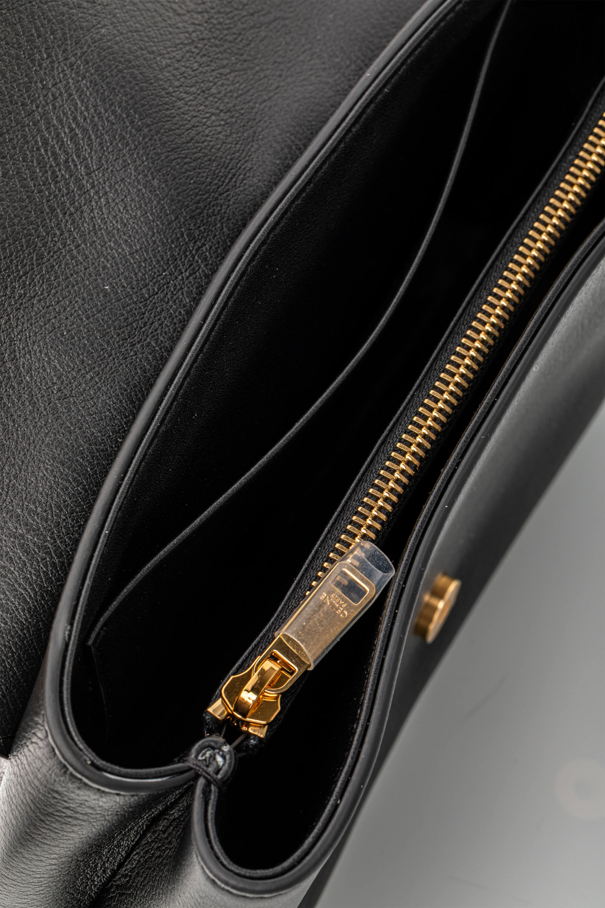 Genti de designeri pre-owned | CELINE Medium Victoire Bag in Supple Calfskin