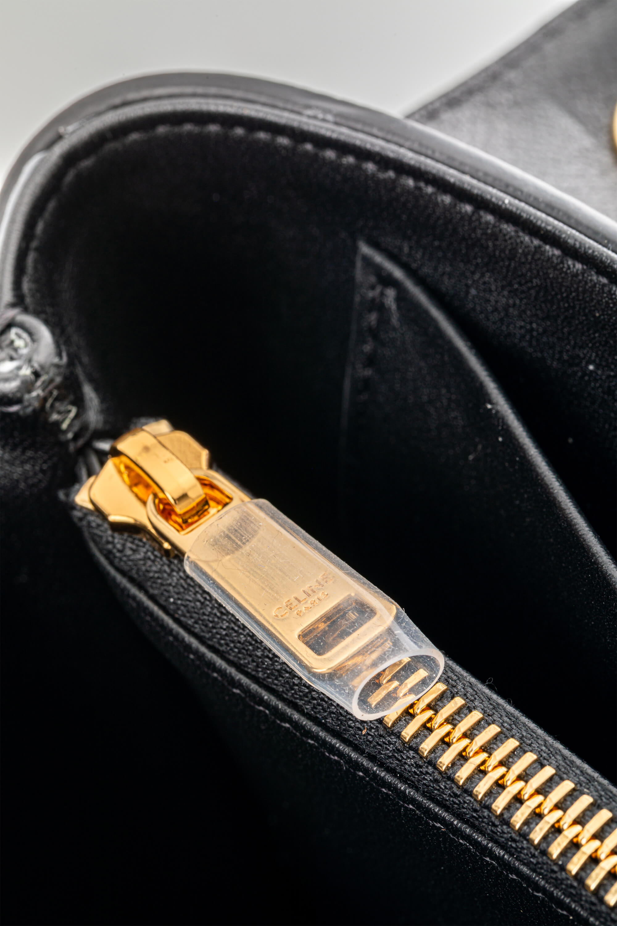 Genti de designeri pre-owned | CELINE Medium Victoire Bag in Supple Calfskin
