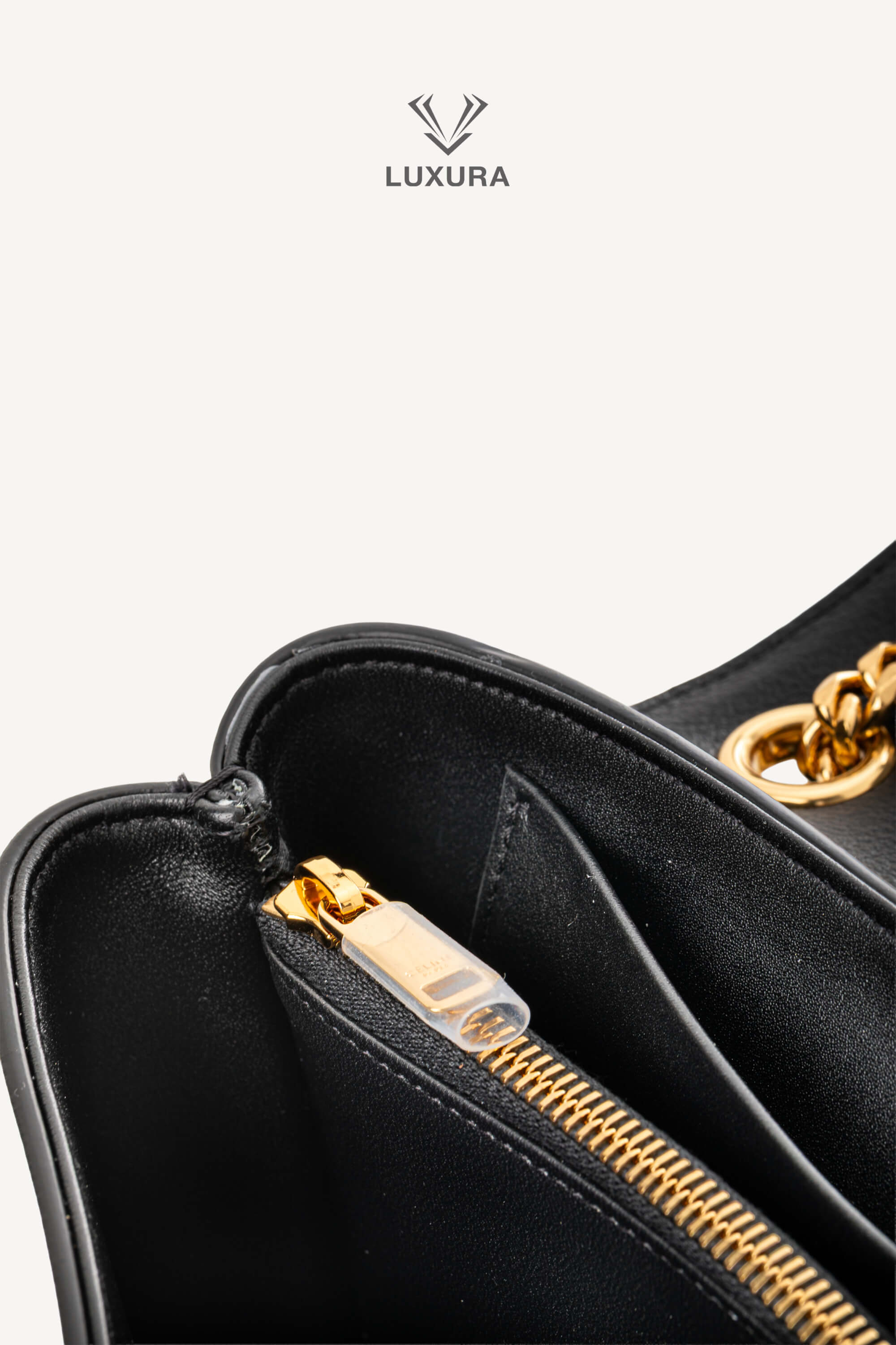 Genti de designeri pre-owned | CELINE Medium Victoire Bag in Supple Calfskin