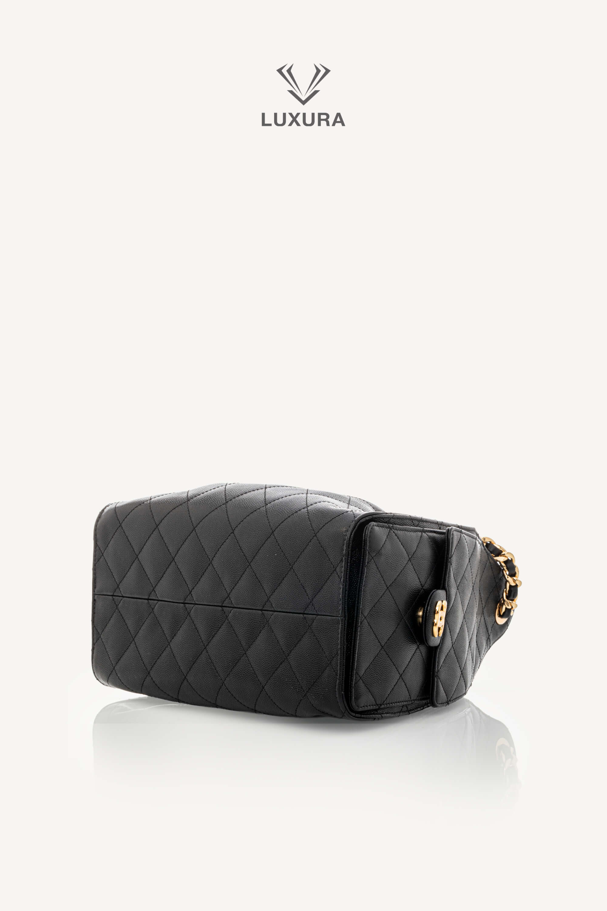 <span style="font-size: 10px;letter-spacing: .15em">HARD TO FIND</span><br>            <strong>CHANEL</strong><br>            <div style="margin-top:10px;font-size:16px">25 Small Bag Hammered Leather Gold Effect Metal Black</div><br> - Image 30