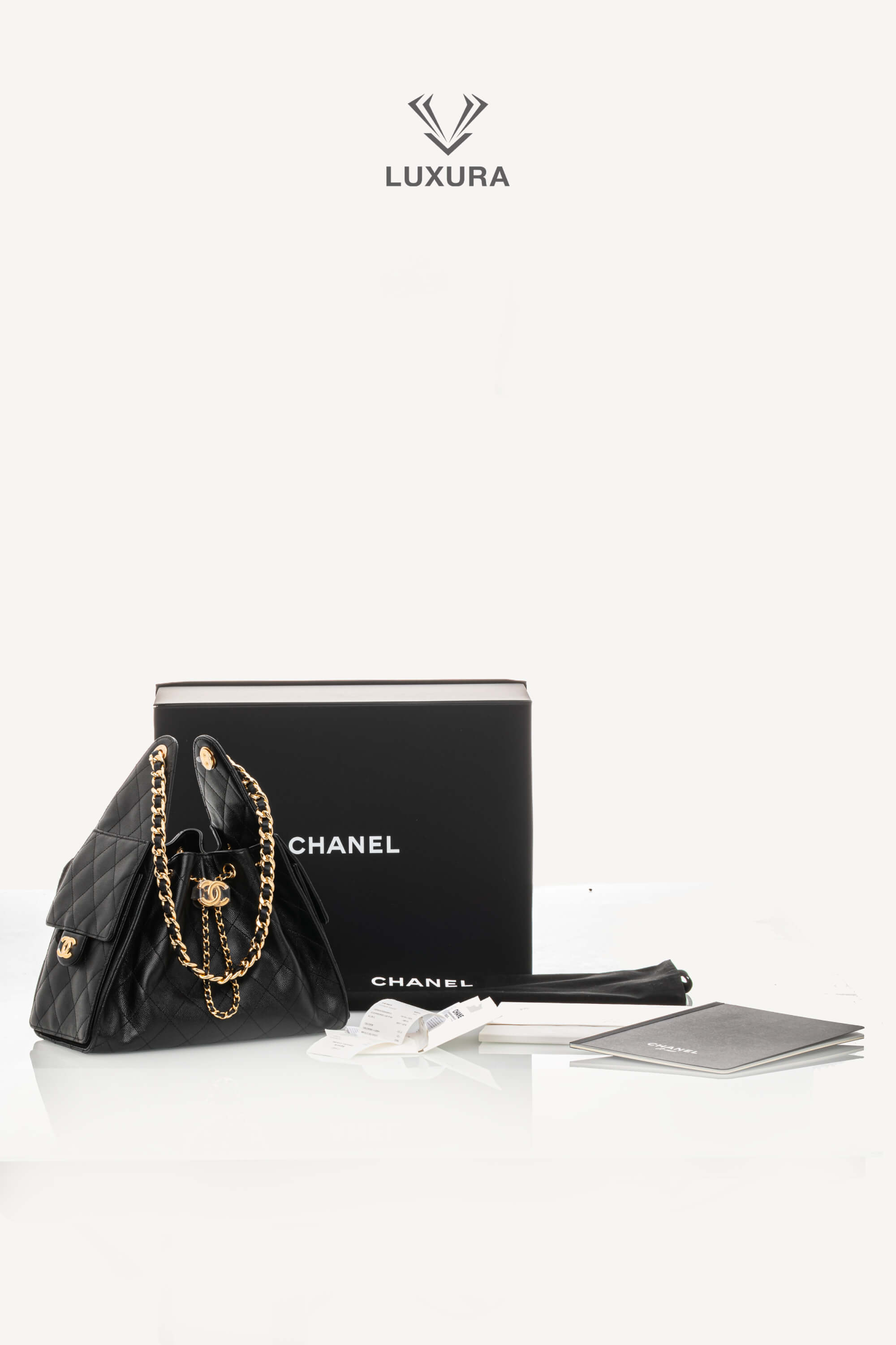 <span style="font-size: 10px;letter-spacing: .15em">HARD TO FIND</span><br>            <strong>CHANEL</strong><br>            <div style="margin-top:10px;font-size:16px">25 Small Bag Hammered Leather Gold Effect Metal Black</div><br> - Image 2