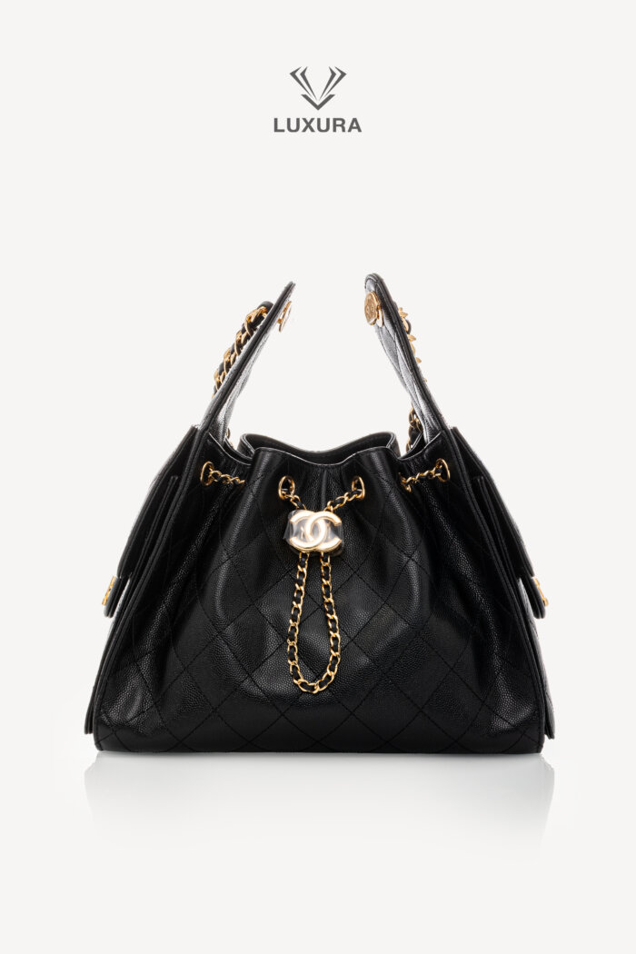<span style="font-size: 10px;letter-spacing: .15em">HARD TO FIND</span><br>            <strong>CHANEL</strong><br>            <div style="margin-top:10px;font-size:16px">25 Small Bag Hammered Leather Gold Effect Metal Black</div><br>