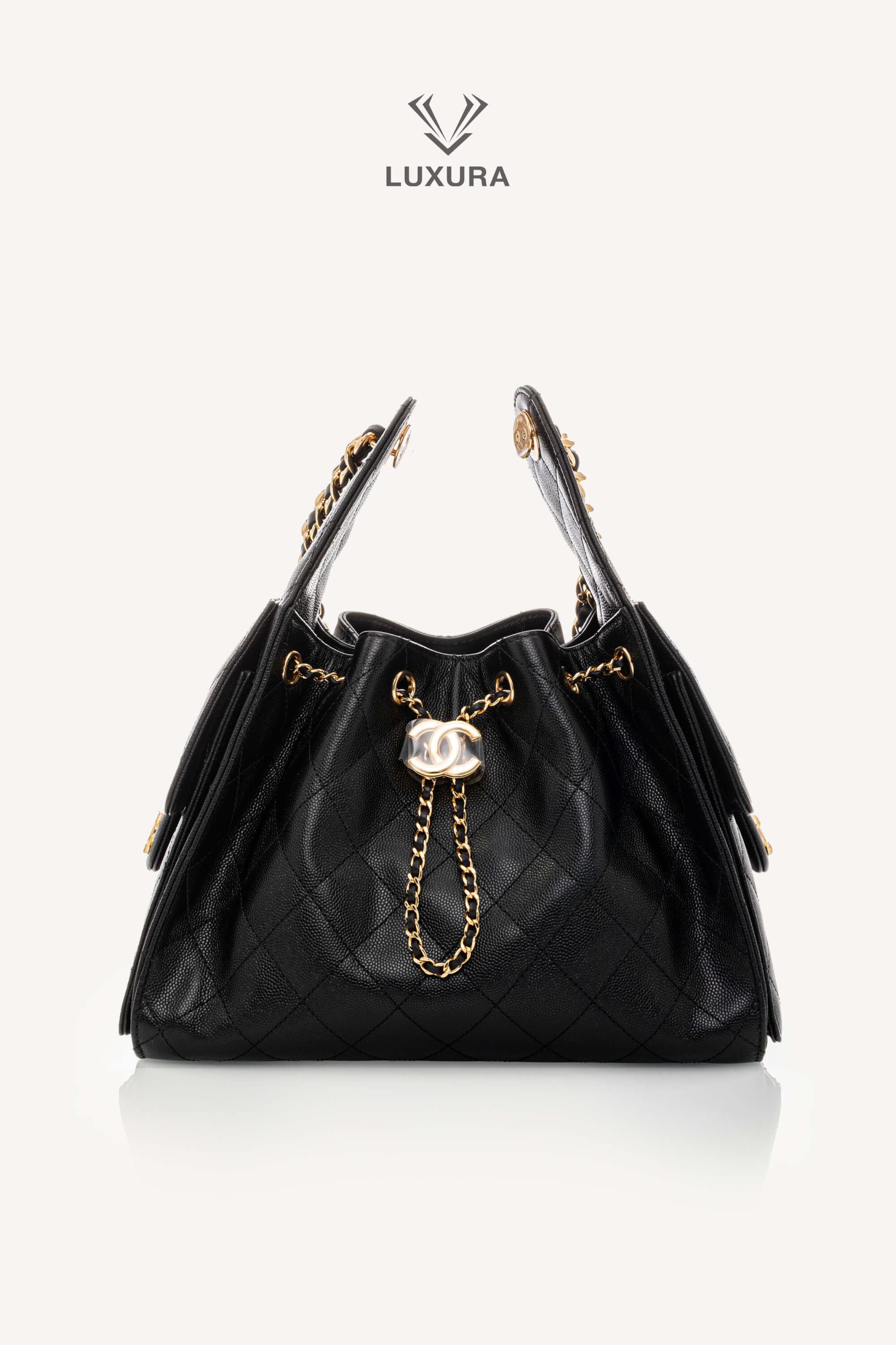 <span style="font-size: 10px;letter-spacing: .15em">HARD TO FIND</span><br>            <strong>CHANEL</strong><br>            <div style="margin-top:10px;font-size:16px">25 Small Bag Hammered Leather Gold Effect Metal Black</div><br>