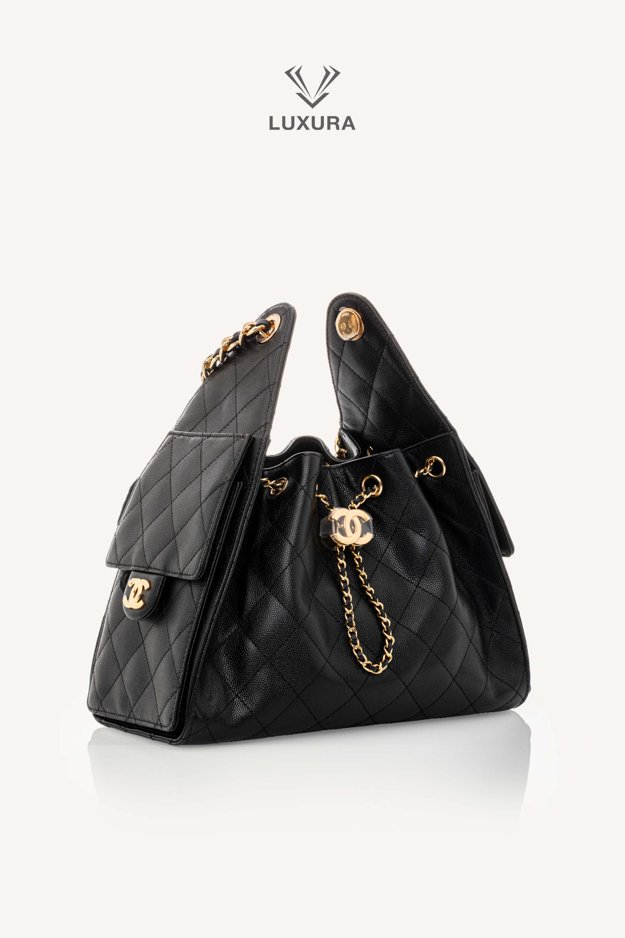 <span style="font-size: 10px;letter-spacing: .15em">HARD TO FIND</span><br>            <strong>CHANEL</strong><br>            <div style="margin-top:10px;font-size:16px">25 Small Bag Hammered Leather Gold Effect Metal Black</div><br> - Image 4