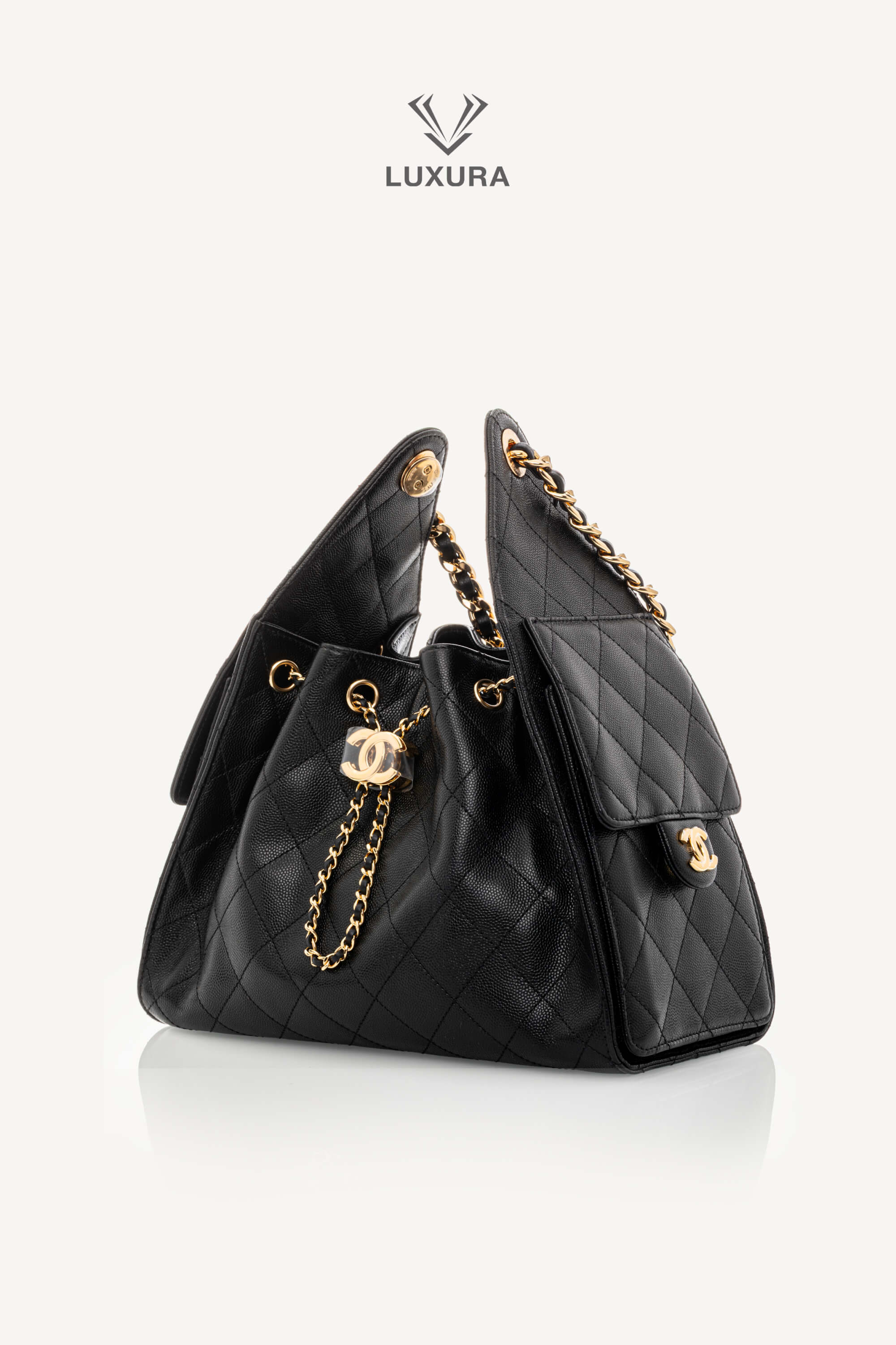 <span style="font-size: 10px;letter-spacing: .15em">HARD TO FIND</span><br>            <strong>CHANEL</strong><br>            <div style="margin-top:10px;font-size:16px">25 Small Bag Hammered Leather Gold Effect Metal Black</div><br> - Image 10