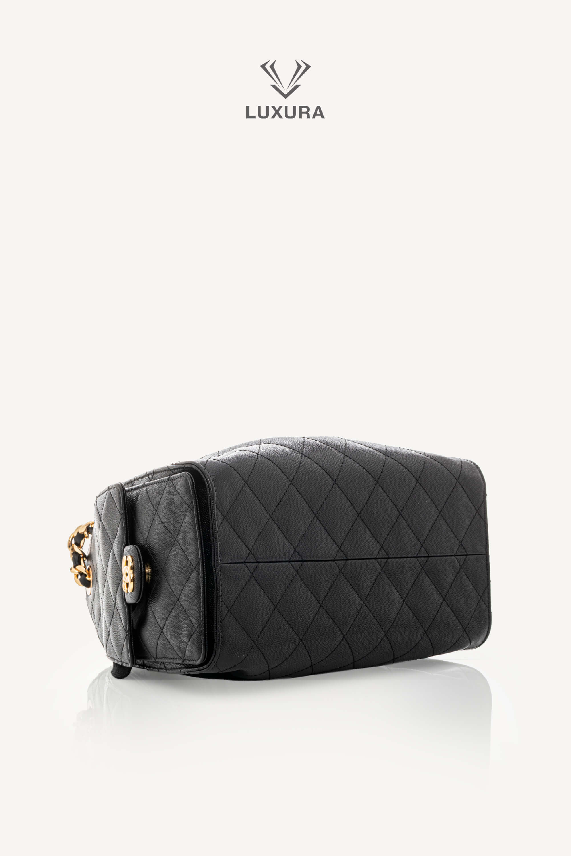 <span style="font-size: 10px;letter-spacing: .15em">HARD TO FIND</span><br>            <strong>CHANEL</strong><br>            <div style="margin-top:10px;font-size:16px">25 Small Bag Hammered Leather Gold Effect Metal Black</div><br> - Image 28