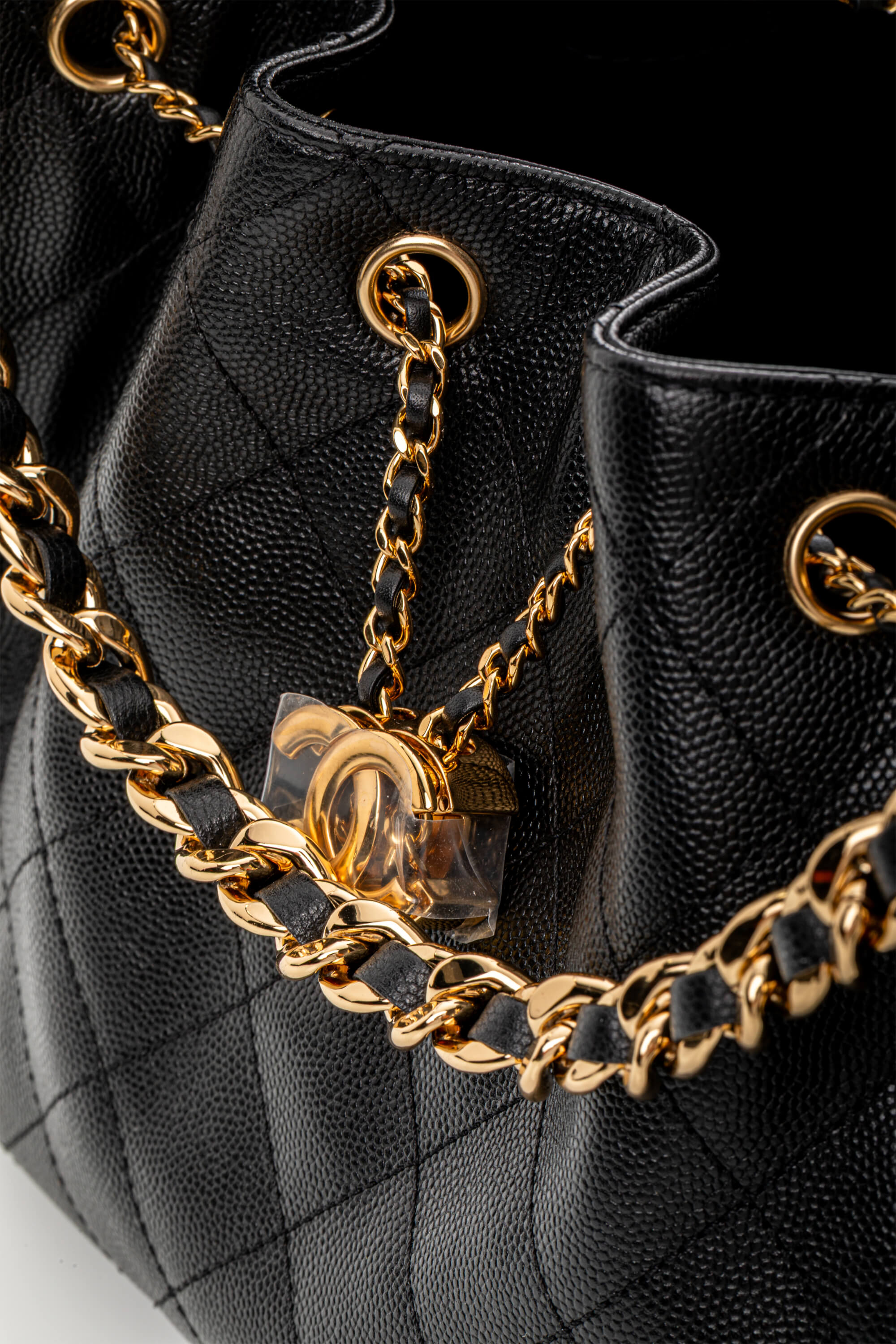 <span style="font-size: 10px;letter-spacing: .15em">HARD TO FIND</span><br>            <strong>CHANEL</strong><br>            <div style="margin-top:10px;font-size:16px">25 Small Bag Hammered Leather Gold Effect Metal Black</div><br> - Image 13
