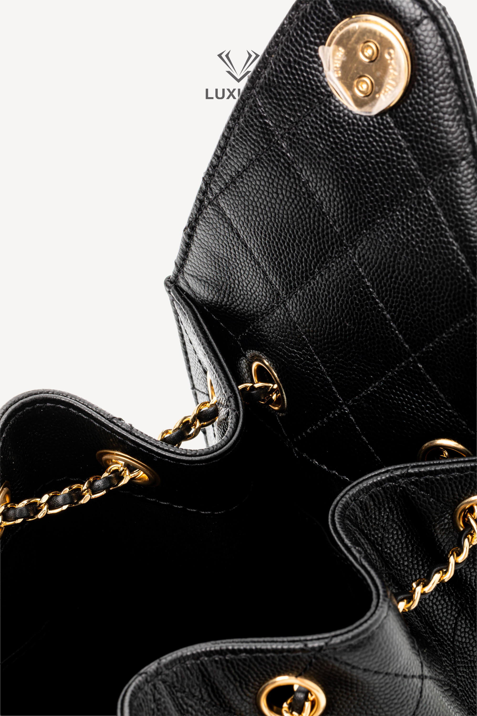 <span style="font-size: 10px;letter-spacing: .15em">HARD TO FIND</span><br>            <strong>CHANEL</strong><br>            <div style="margin-top:10px;font-size:16px">25 Small Bag Hammered Leather Gold Effect Metal Black</div><br> - Image 20