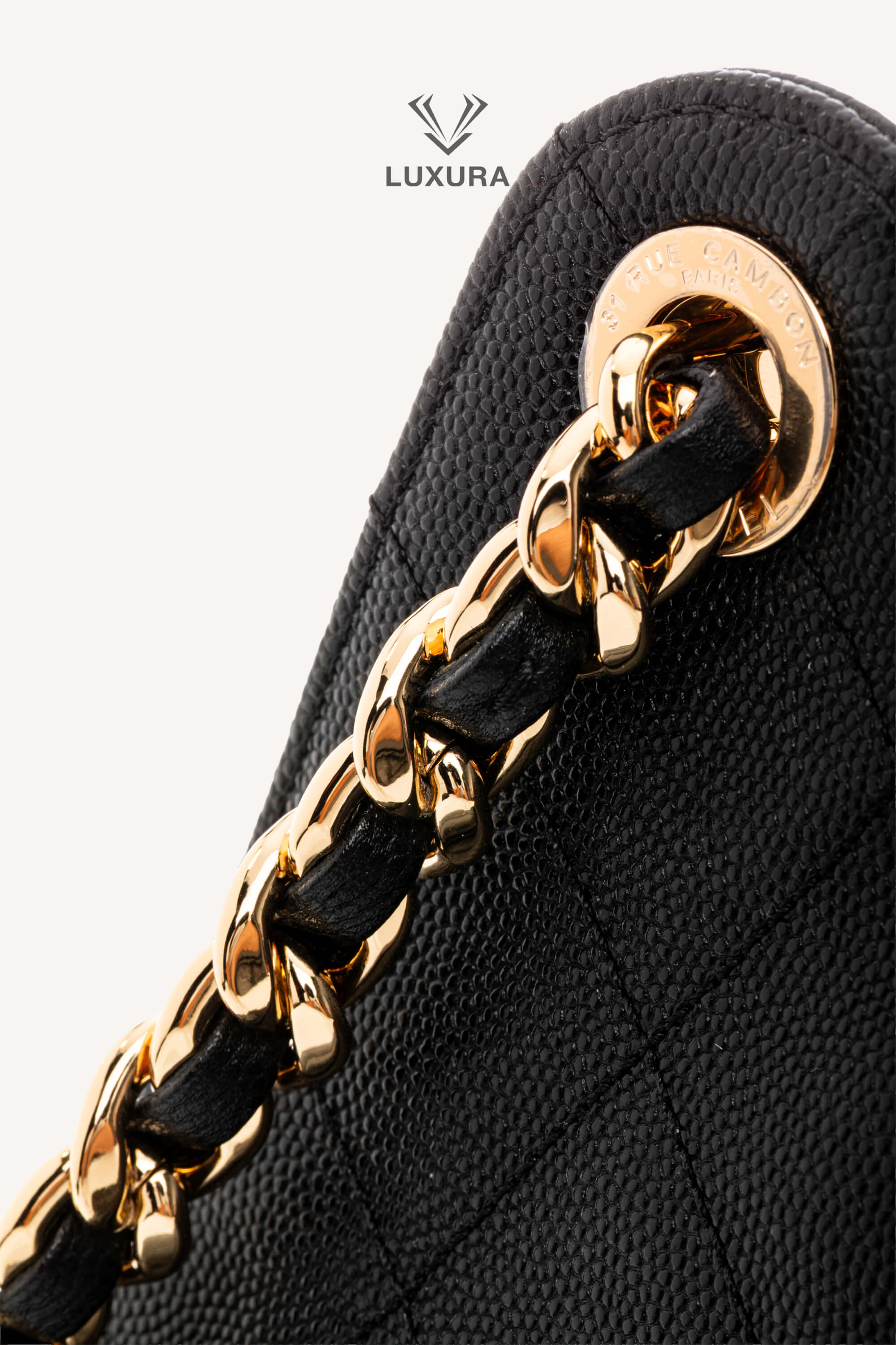 <span style="font-size: 10px;letter-spacing: .15em">HARD TO FIND</span><br>            <strong>CHANEL</strong><br>            <div style="margin-top:10px;font-size:16px">25 Small Bag Hammered Leather Gold Effect Metal Black</div><br> - Image 22