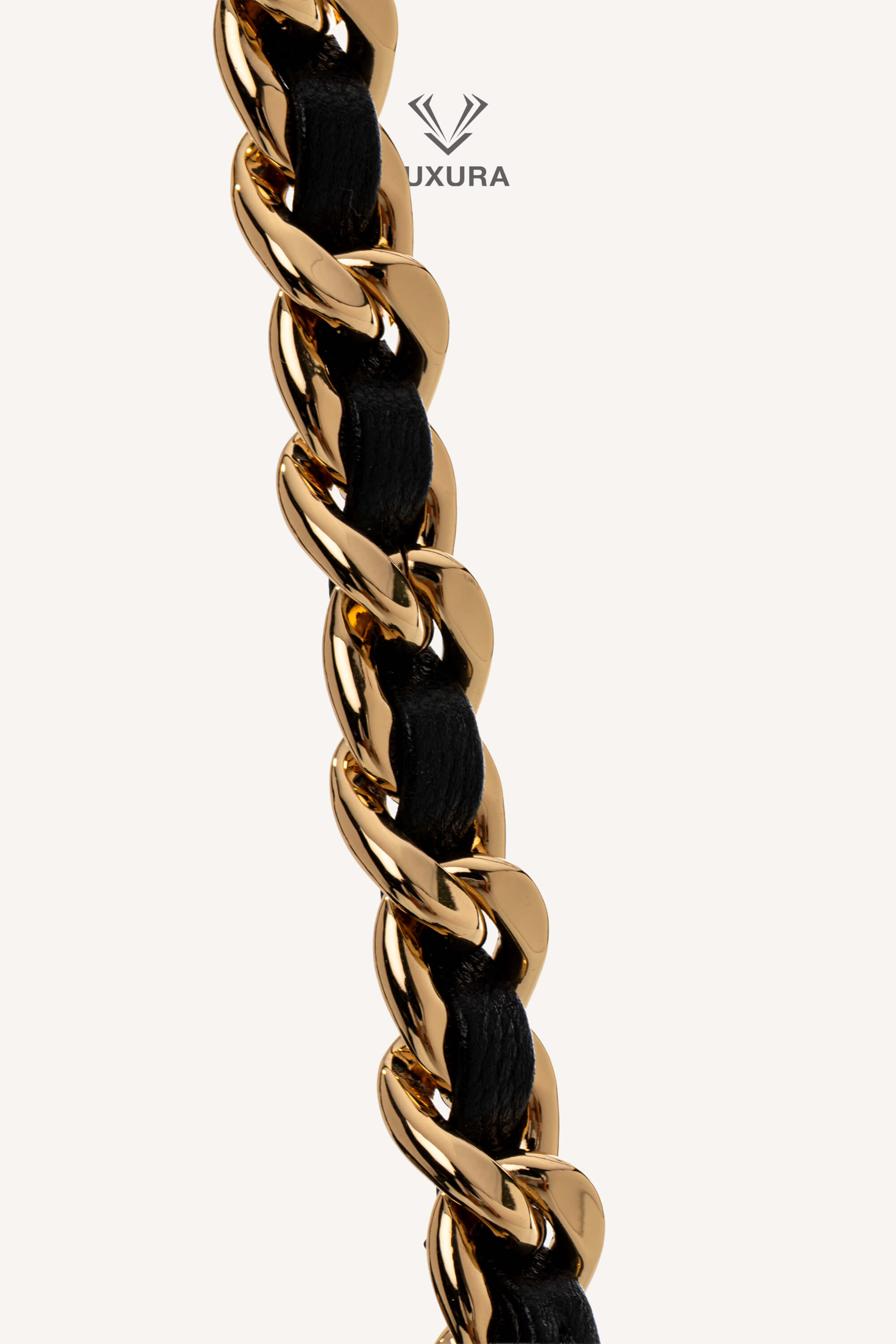 <span style="font-size: 10px;letter-spacing: .15em">HARD TO FIND</span><br>            <strong>CHANEL</strong><br>            <div style="margin-top:10px;font-size:16px">25 Small Bag Hammered Leather Gold Effect Metal Black</div><br> - Image 27