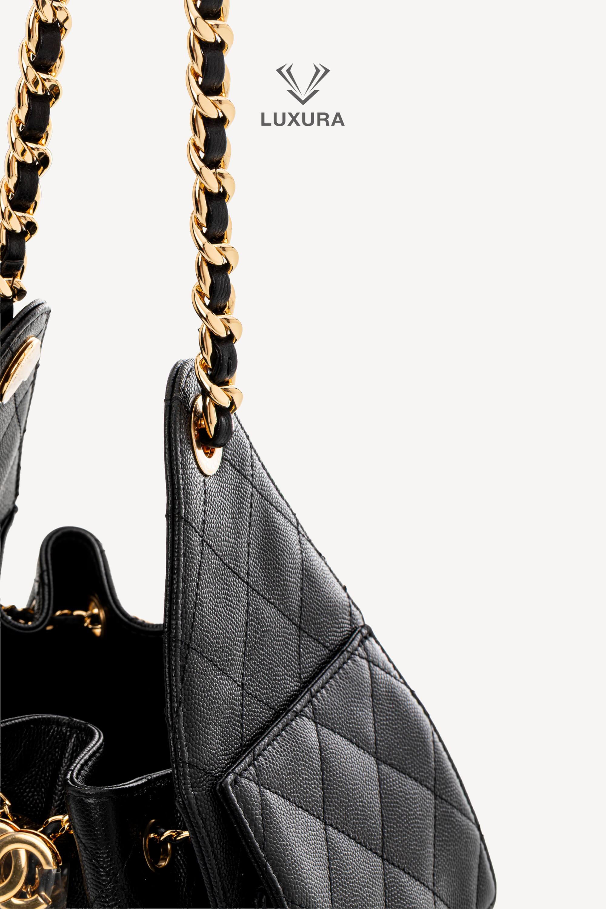 <span style="font-size: 10px;letter-spacing: .15em">HARD TO FIND</span><br>            <strong>CHANEL</strong><br>            <div style="margin-top:10px;font-size:16px">25 Small Bag Hammered Leather Gold Effect Metal Black</div><br> - Image 19
