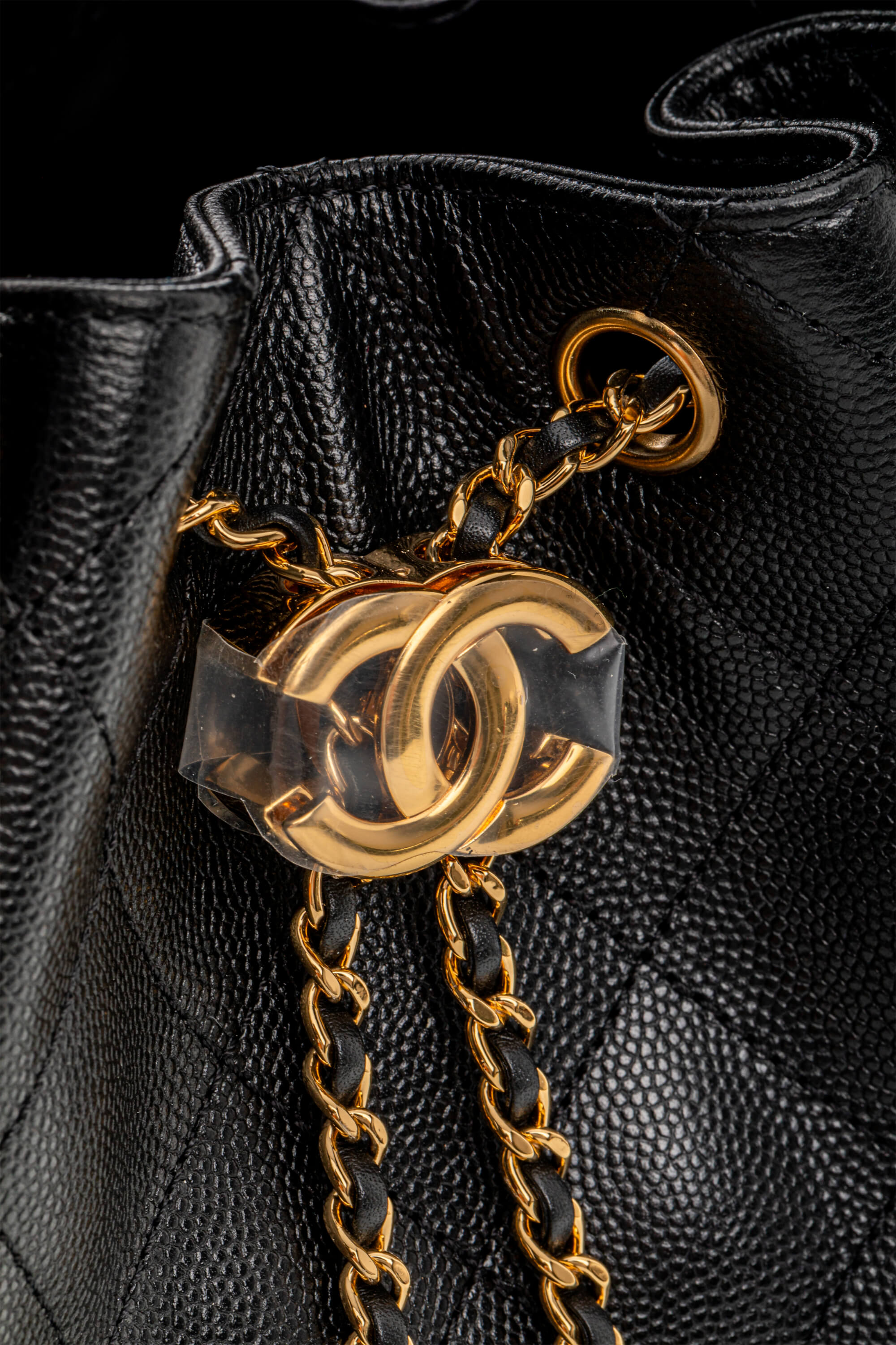 <span style="font-size: 10px;letter-spacing: .15em">HARD TO FIND</span><br>            <strong>CHANEL</strong><br>            <div style="margin-top:10px;font-size:16px">25 Small Bag Hammered Leather Gold Effect Metal Black</div><br> - Image 12