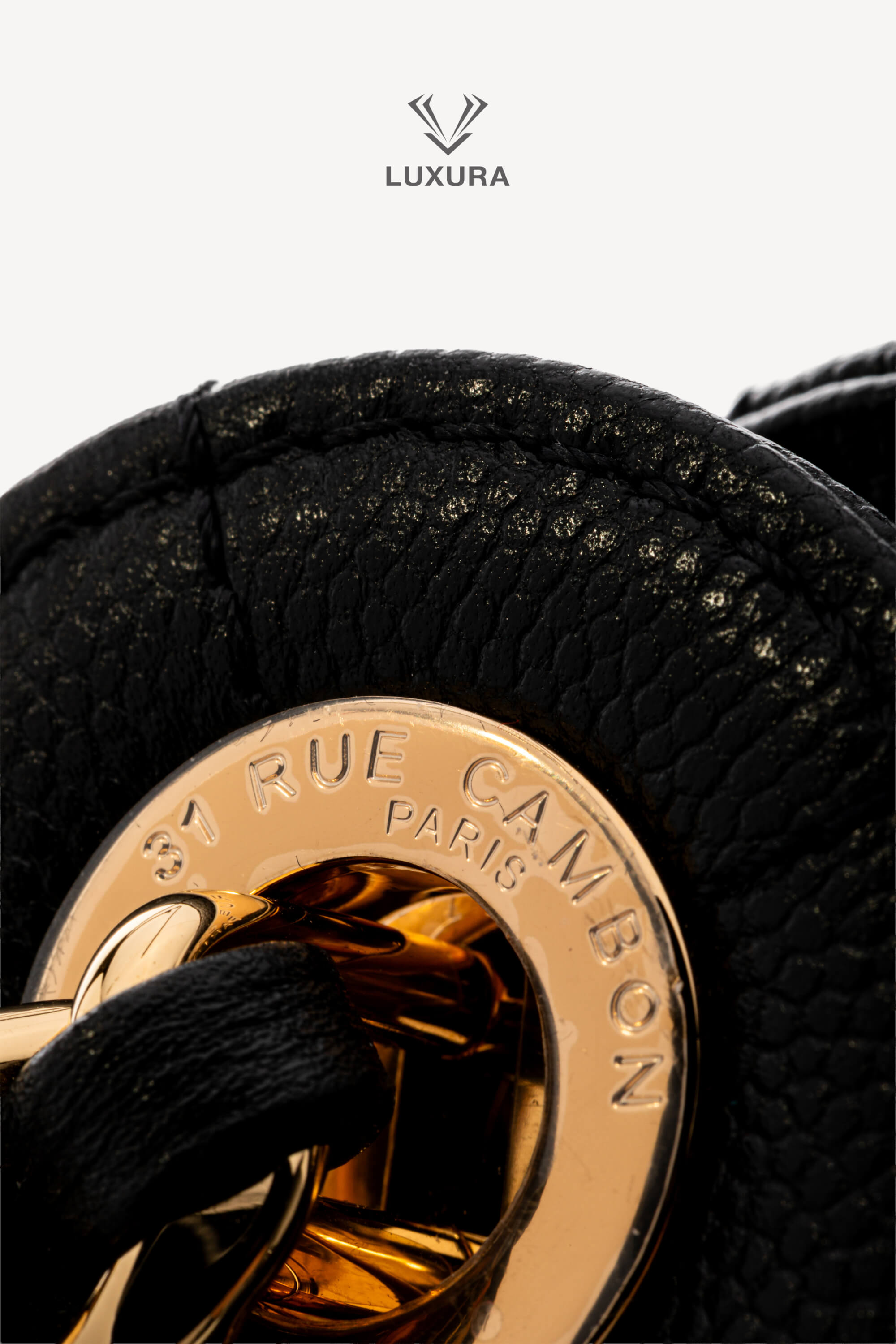 <span style="font-size: 10px;letter-spacing: .15em">HARD TO FIND</span><br>            <strong>CHANEL</strong><br>            <div style="margin-top:10px;font-size:16px">25 Small Bag Hammered Leather Gold Effect Metal Black</div><br> - Image 24