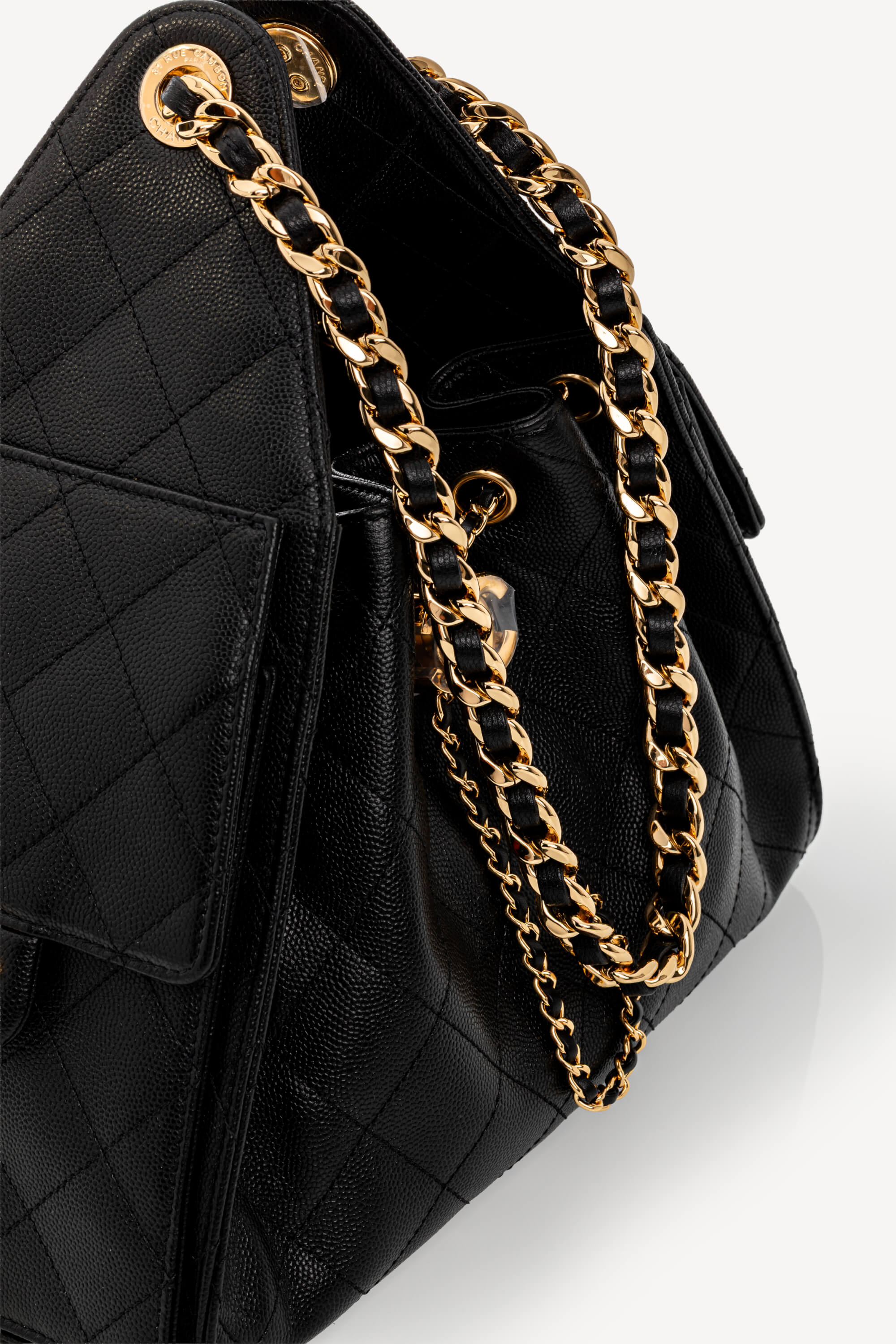 <span style="font-size: 10px;letter-spacing: .15em">HARD TO FIND</span><br>            <strong>CHANEL</strong><br>            <div style="margin-top:10px;font-size:16px">25 Small Bag Hammered Leather Gold Effect Metal Black</div><br> - Image 16