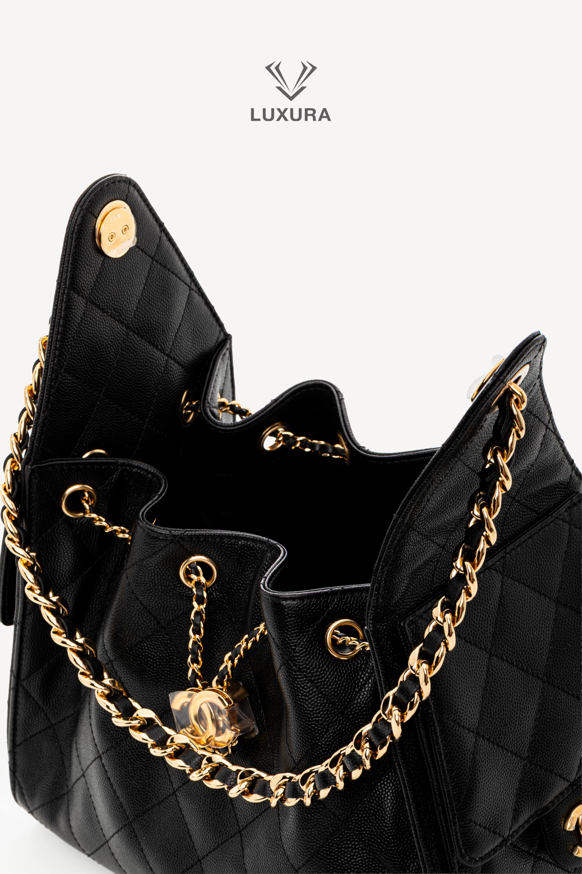 <span style="font-size: 10px;letter-spacing: .15em">HARD TO FIND</span><br>            <strong>CHANEL</strong><br>            <div style="margin-top:10px;font-size:16px">25 Small Bag Hammered Leather Gold Effect Metal Black</div><br> - Image 11