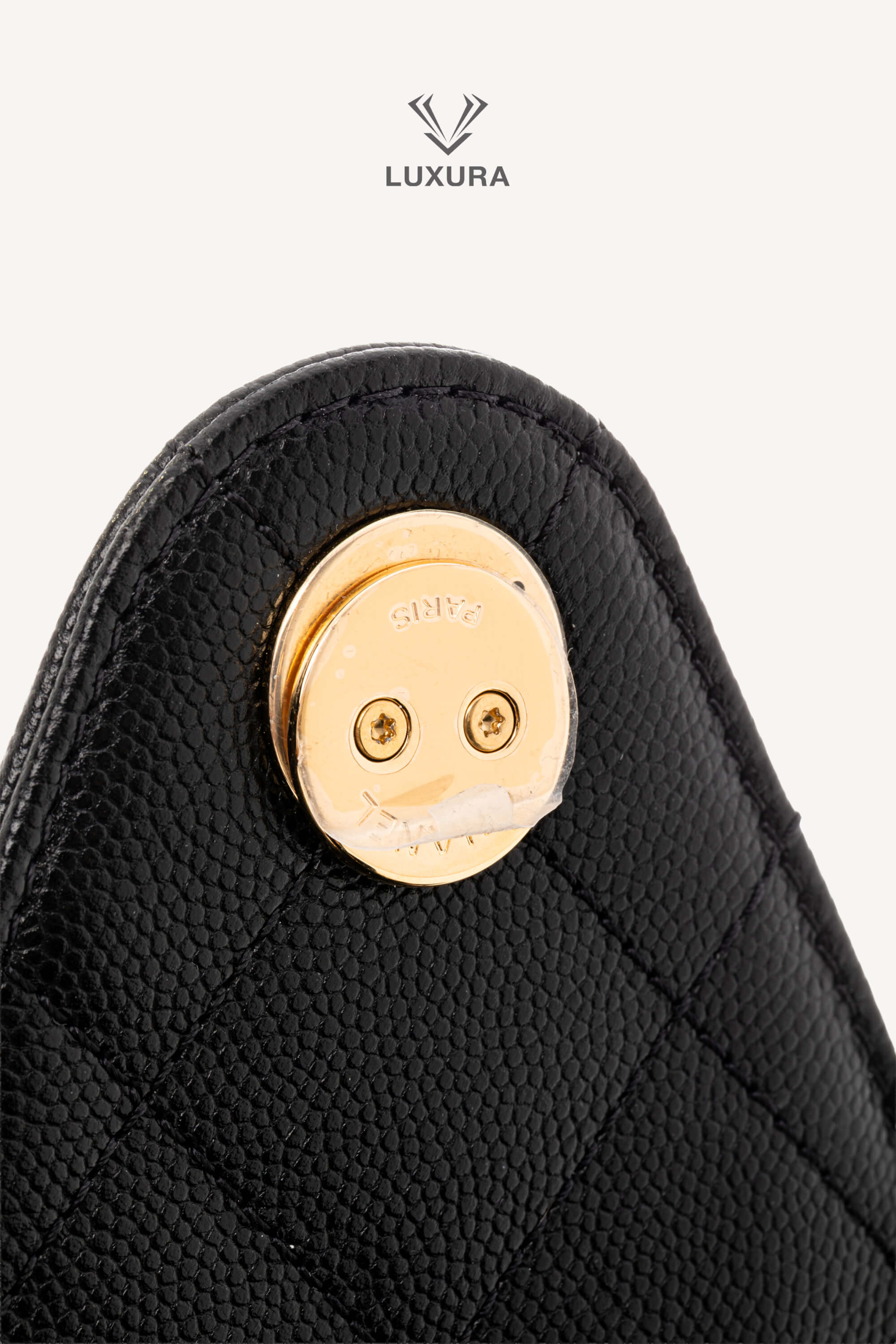 <span style="font-size: 10px;letter-spacing: .15em">HARD TO FIND</span><br>            <strong>CHANEL</strong><br>            <div style="margin-top:10px;font-size:16px">25 Small Bag Hammered Leather Gold Effect Metal Black</div><br> - Image 25