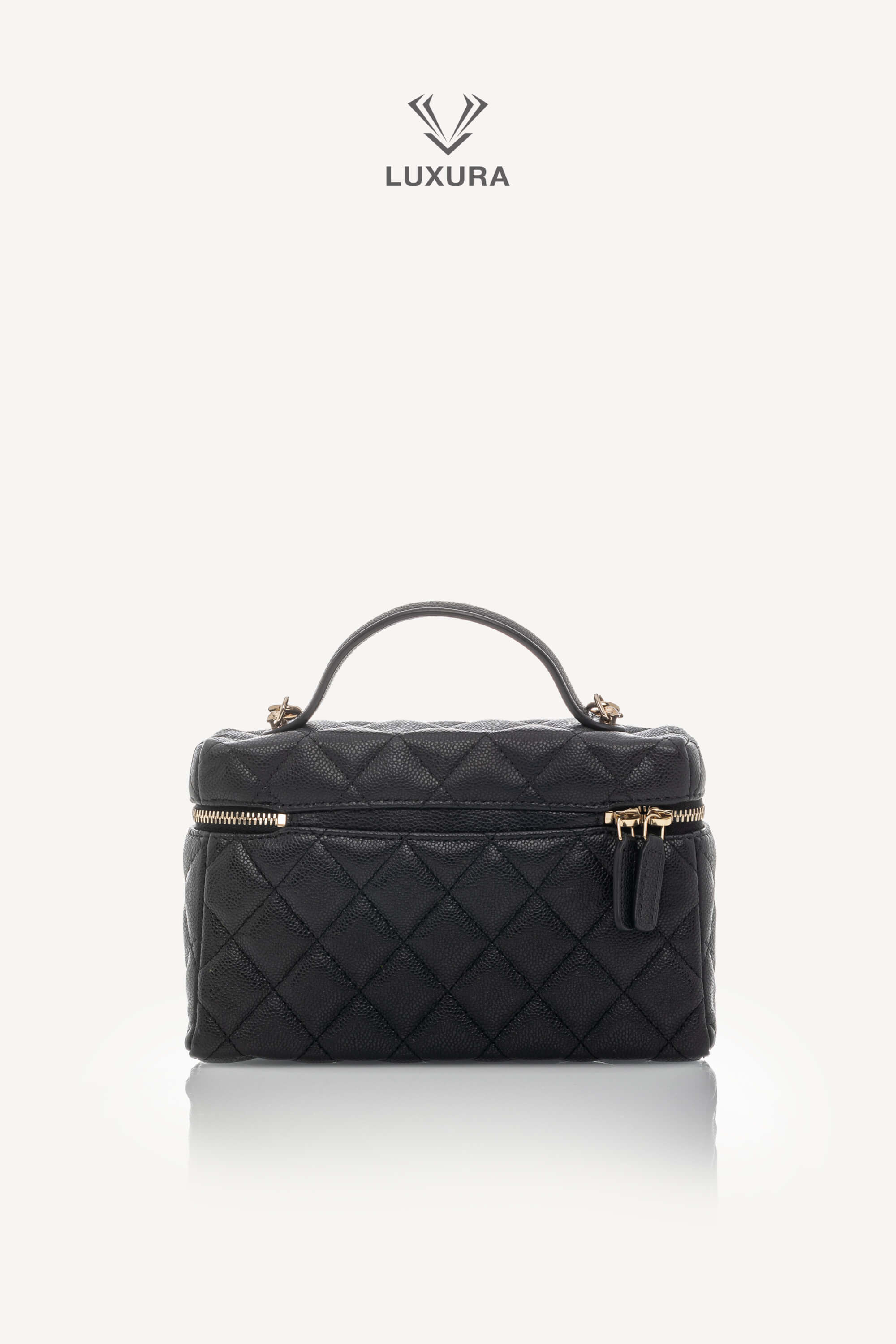 <span style="font-size: 10px;letter-spacing: .15em">HARD TO FIND</span><br> <strong>CHANEL</strong><br> <div style="margin-top:10px;font-size:16px">Caviar Quilted Top Handle Slim Vanity With Chain Black</div><br> - Image 6
