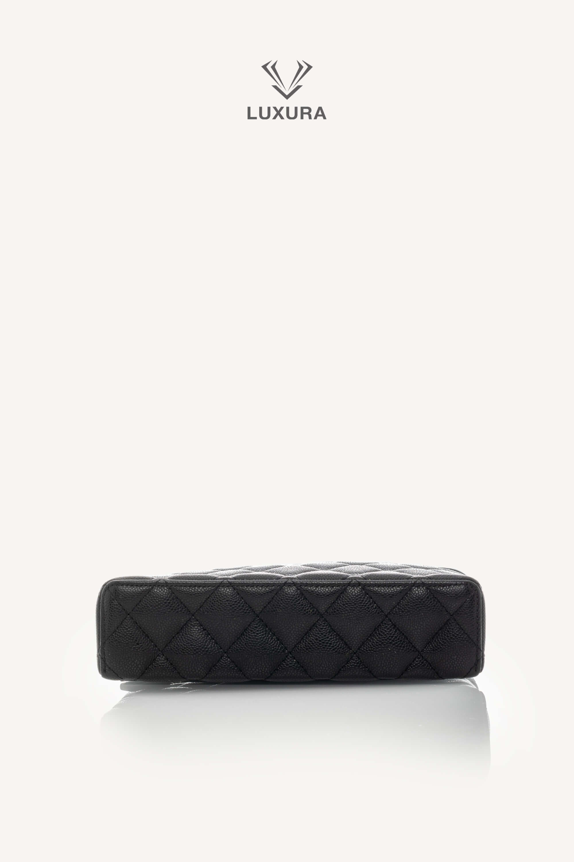 <span style="font-size: 10px;letter-spacing: .15em">HARD TO FIND</span><br> <strong>CHANEL</strong><br> <div style="margin-top:10px;font-size:16px">Caviar Quilted Top Handle Slim Vanity With Chain Black</div><br> - Image 27
