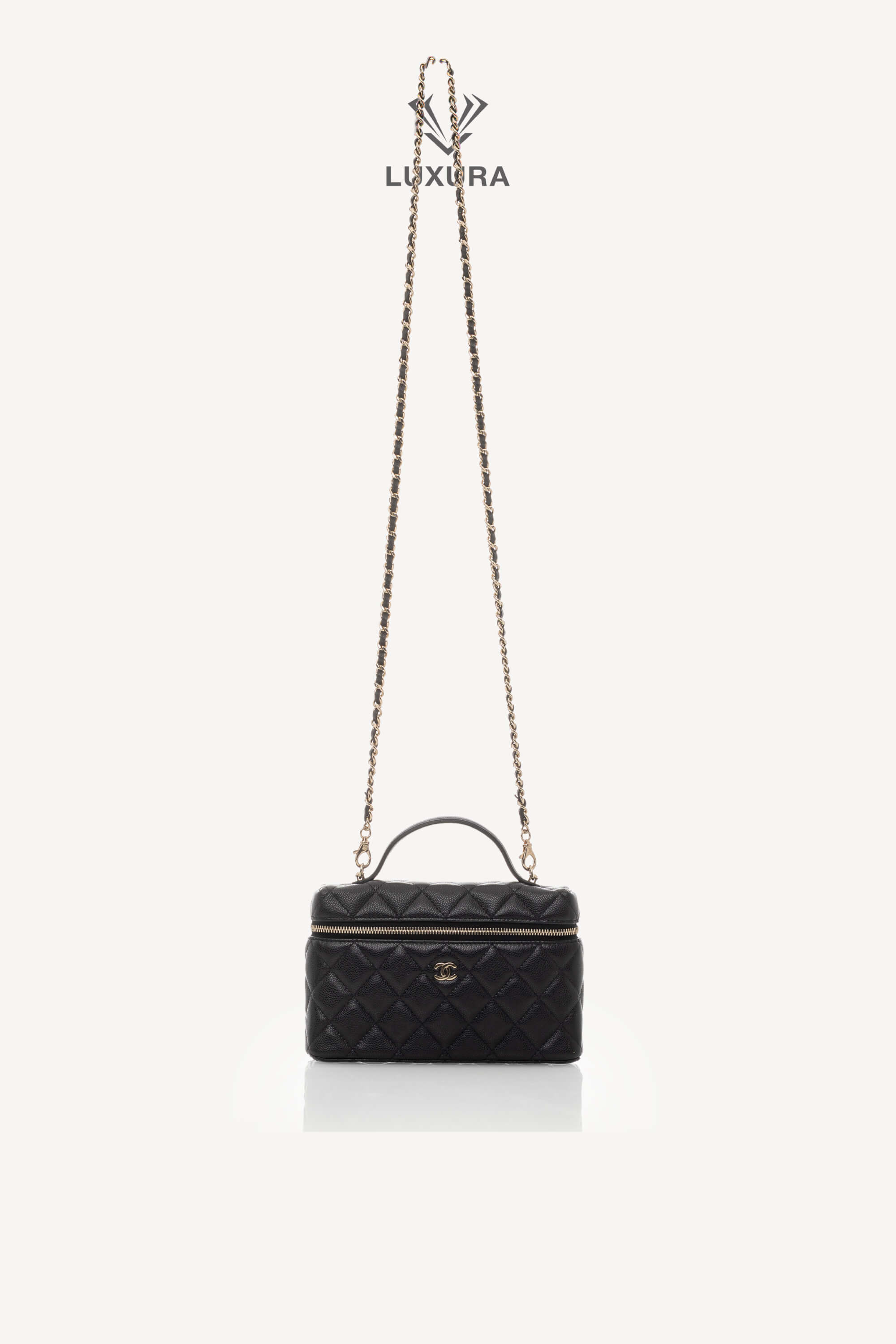 <span style="font-size: 10px;letter-spacing: .15em">HARD TO FIND</span><br> <strong>CHANEL</strong><br> <div style="margin-top:10px;font-size:16px">Caviar Quilted Top Handle Slim Vanity With Chain Black</div><br> - Image 5