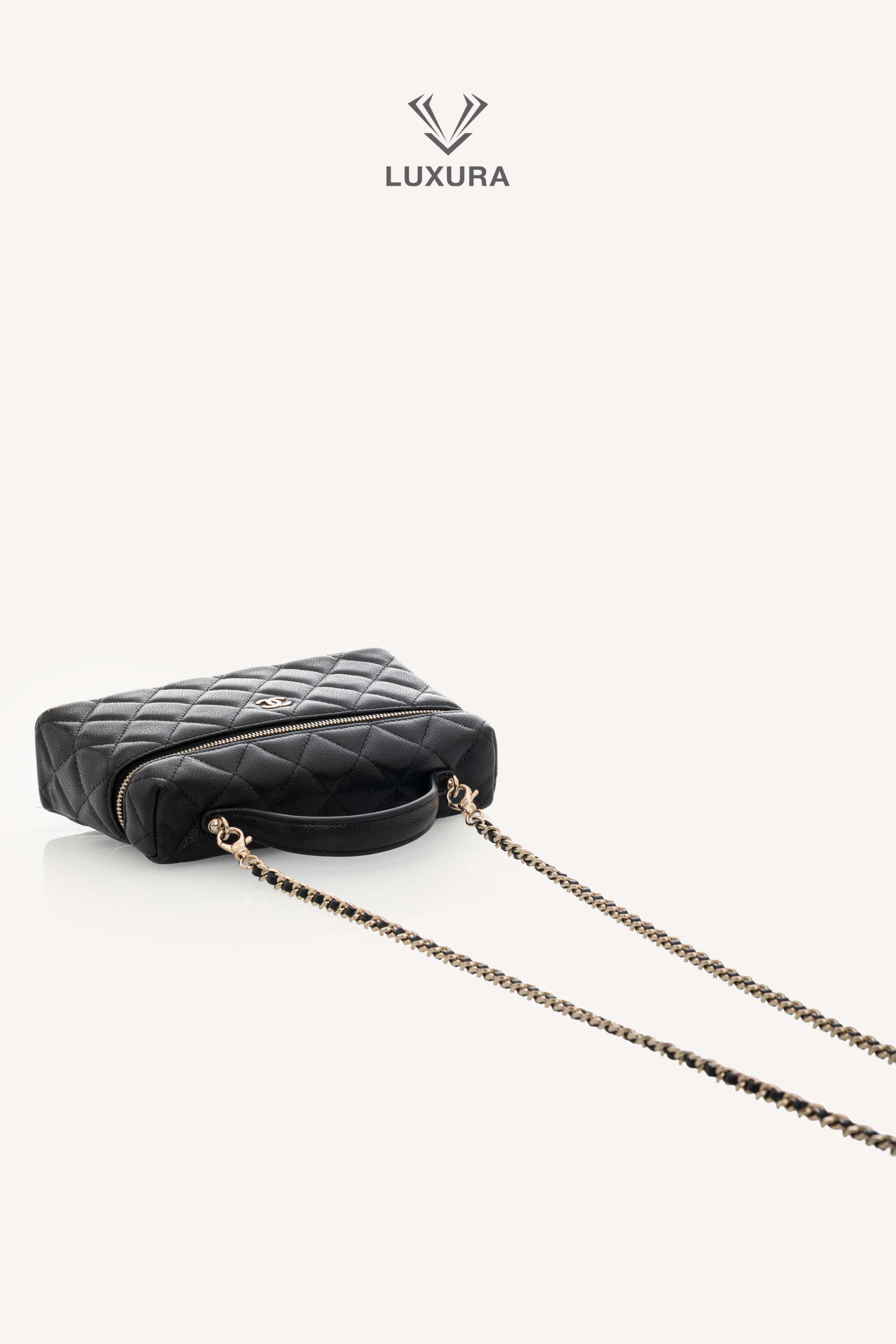 <span style="font-size: 10px;letter-spacing: .15em">HARD TO FIND</span><br> <strong>CHANEL</strong><br> <div style="margin-top:10px;font-size:16px">Caviar Quilted Top Handle Slim Vanity With Chain Black</div><br> - Image 13